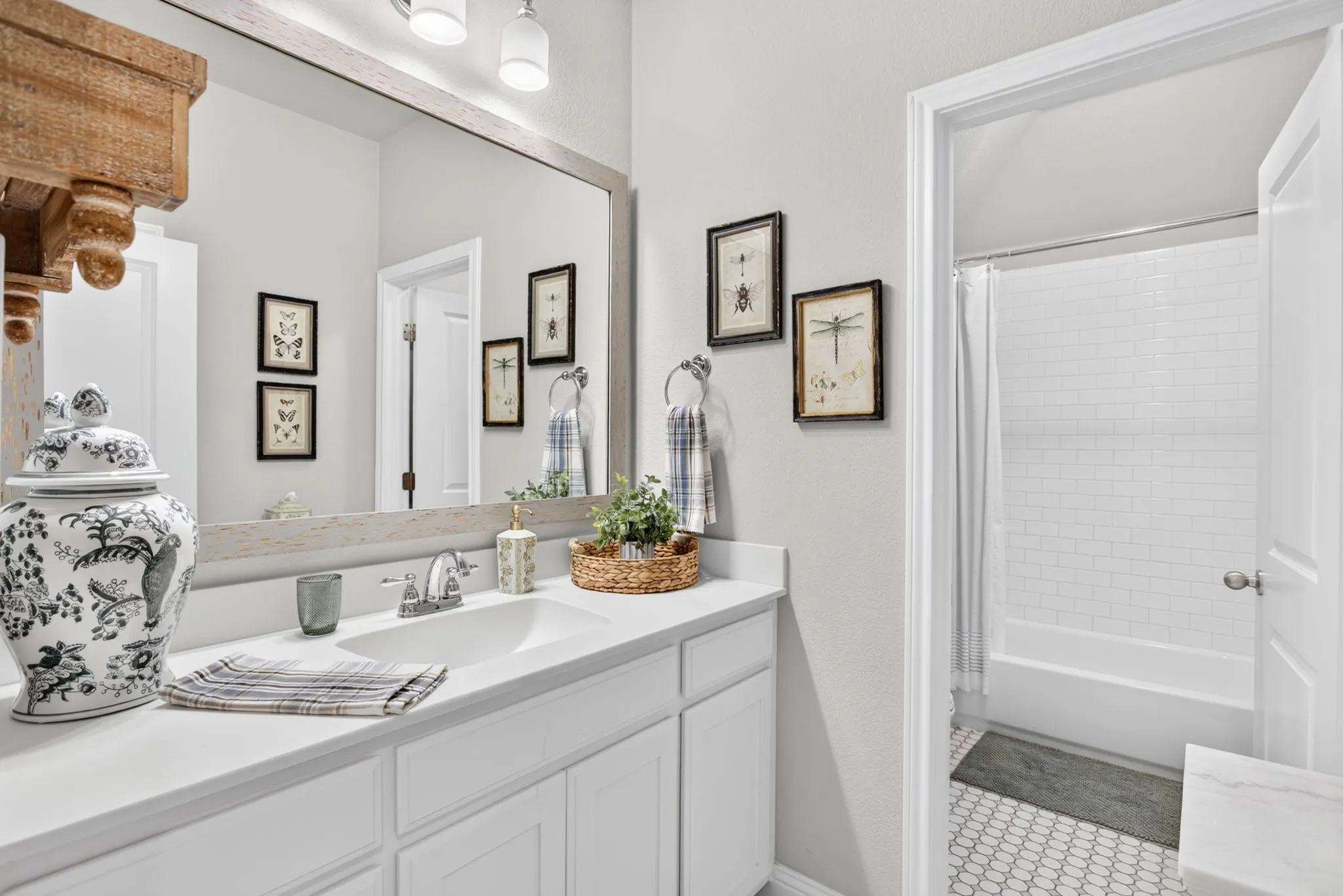 Single Family Residence For Sale in Parker County , 101 Parkview Drive, Aledo, Texas 76008, 4 Bedroom, 3 Bathroom, 2 Garage spaces, 2,927 Sqft, built in 2018, mls#21370077, Real Estate Agent in Aledo, Homes For Sale in Parker county, Homes For Sale in Aledo, Realtor in Aledo Texas, Real Estate Brokerage Independent Realty Texas, Luminita Cordes Realtor