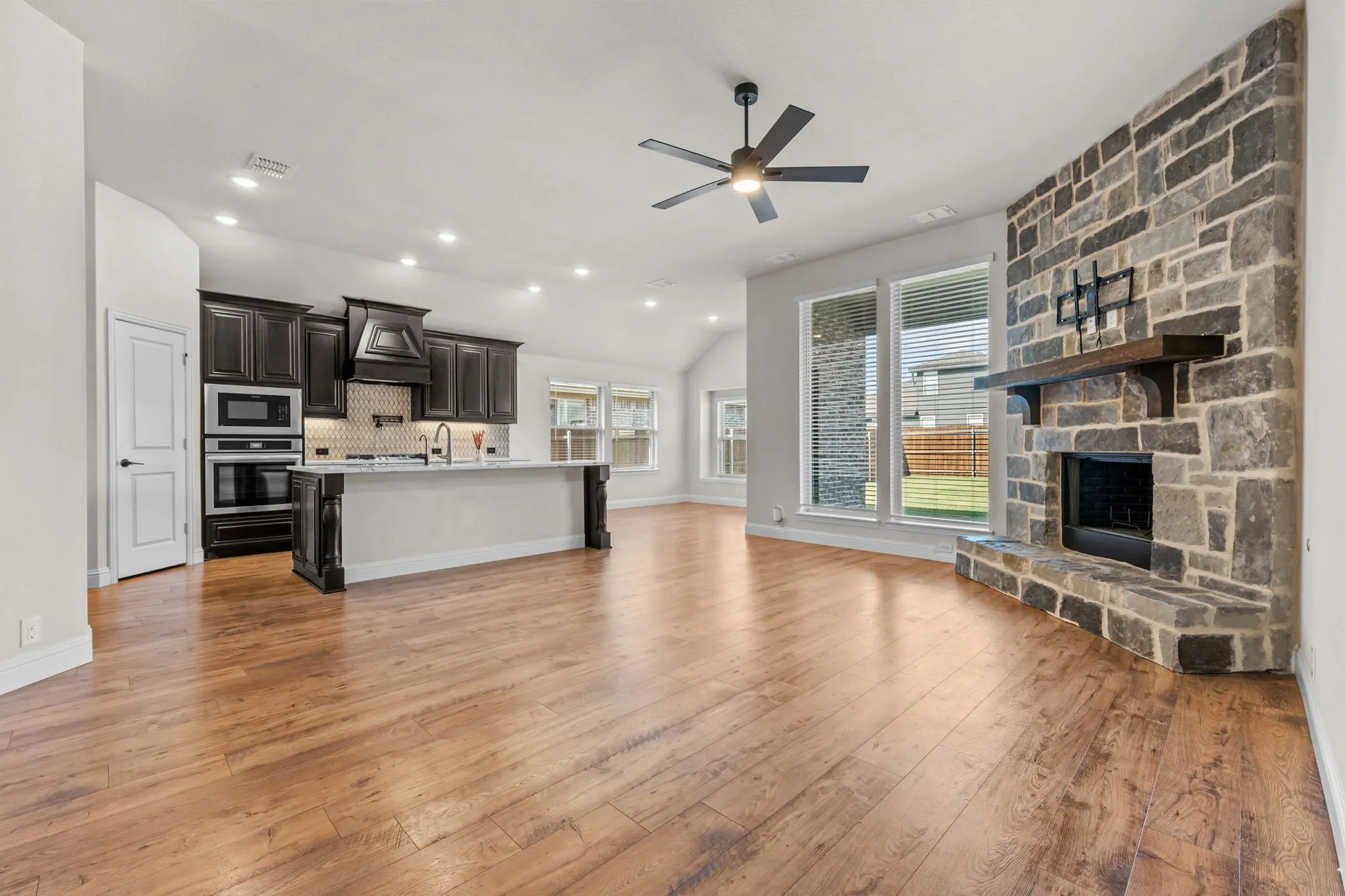 Single Family Residence For Sale in Johnson County , 609 Pawprint Hollow, Godley, Texas 76044, 4 Bedroom, 3 Bathroom, 2 Garage spaces, 2,073 Sqft, built in 2024, mls#21367916, Real Estate Agent in Godley, Homes For Sale in Johnson county, Homes For Sale in Godley, Realtor in Godley Texas, Real Estate Brokerage Independent Realty Texas, Luminita Cordes Realtor