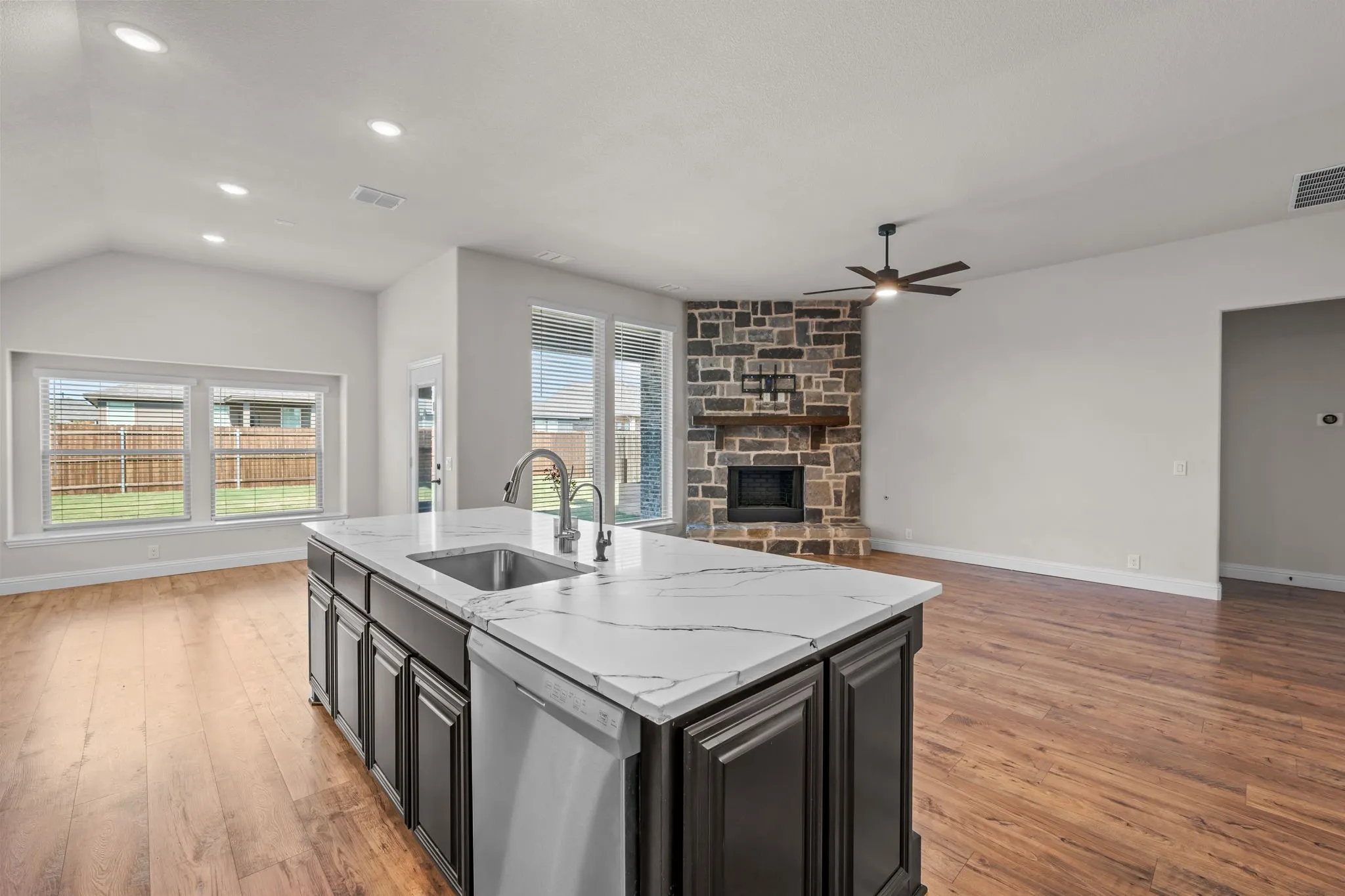 Single Family Residence For Sale in Johnson County , 609 Pawprint Hollow, Godley, Texas 76044, 4 Bedroom, 3 Bathroom, 2 Garage spaces, 2,073 Sqft, built in 2024, mls#21367916, Real Estate Agent in Godley, Homes For Sale in Johnson county, Homes For Sale in Godley, Realtor in Godley Texas, Real Estate Brokerage Independent Realty Texas, Luminita Cordes Realtor