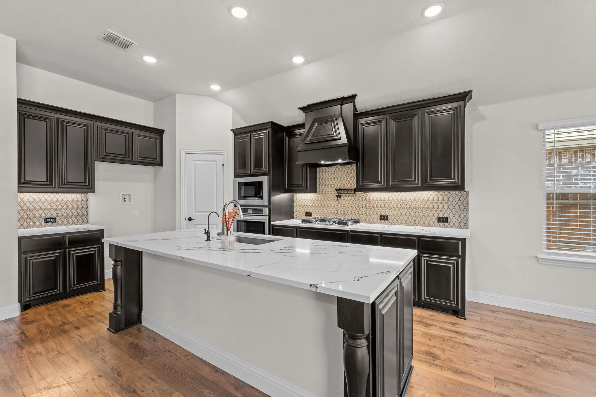 Single Family Residence For Sale in Johnson County , 609 Pawprint Hollow, Godley, Texas 76044, 4 Bedroom, 3 Bathroom, 2 Garage spaces, 2,073 Sqft, built in 2024, mls#21367916, Real Estate Agent in Godley, Homes For Sale in Johnson county, Homes For Sale in Godley, Realtor in Godley Texas, Real Estate Brokerage Independent Realty Texas, Luminita Cordes Realtor