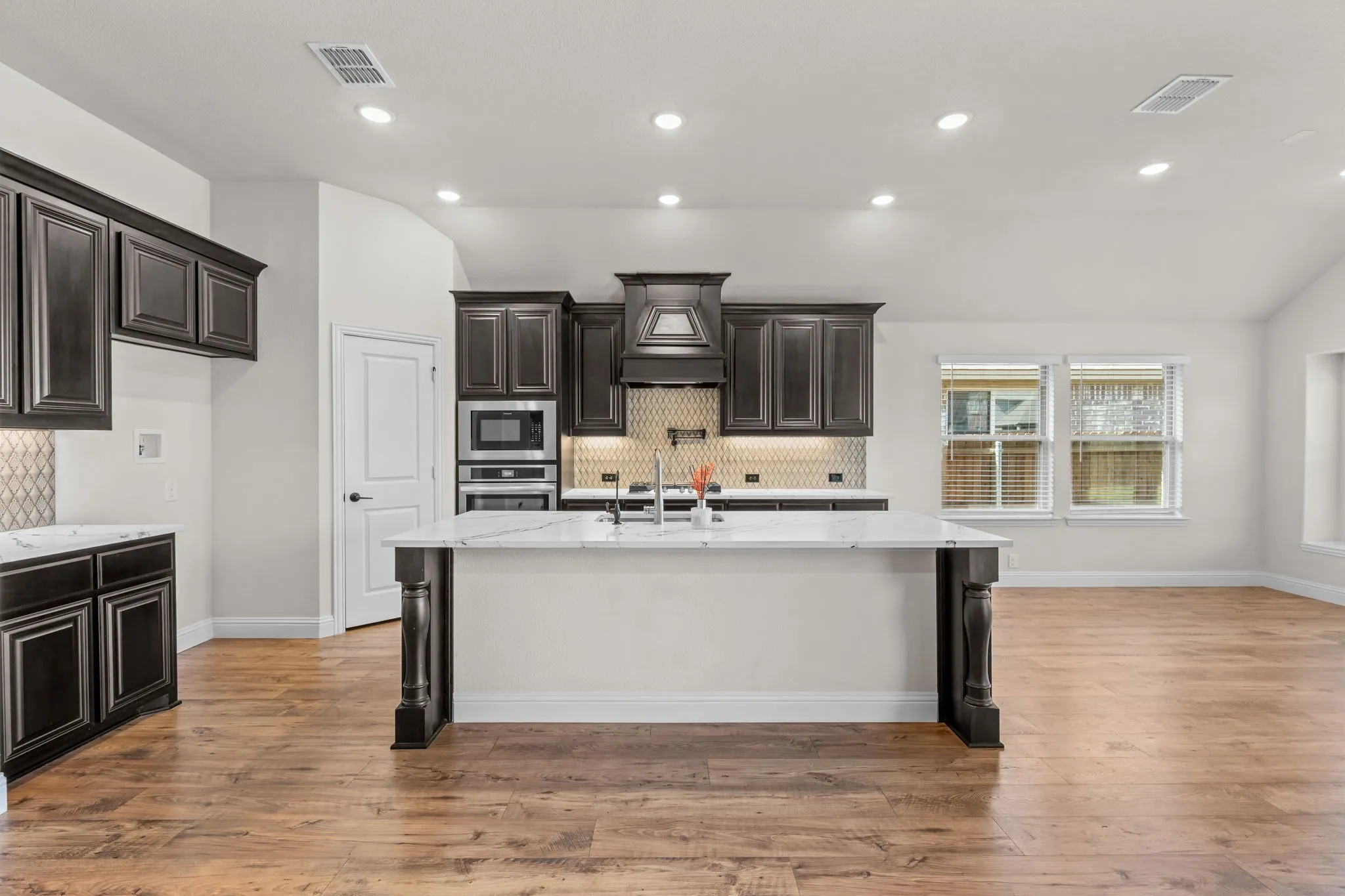 Single Family Residence For Sale in Johnson County , 609 Pawprint Hollow, Godley, Texas 76044, 4 Bedroom, 3 Bathroom, 2 Garage spaces, 2,073 Sqft, built in 2024, mls#21367916, Real Estate Agent in Godley, Homes For Sale in Johnson county, Homes For Sale in Godley, Realtor in Godley Texas, Real Estate Brokerage Independent Realty Texas, Luminita Cordes Realtor