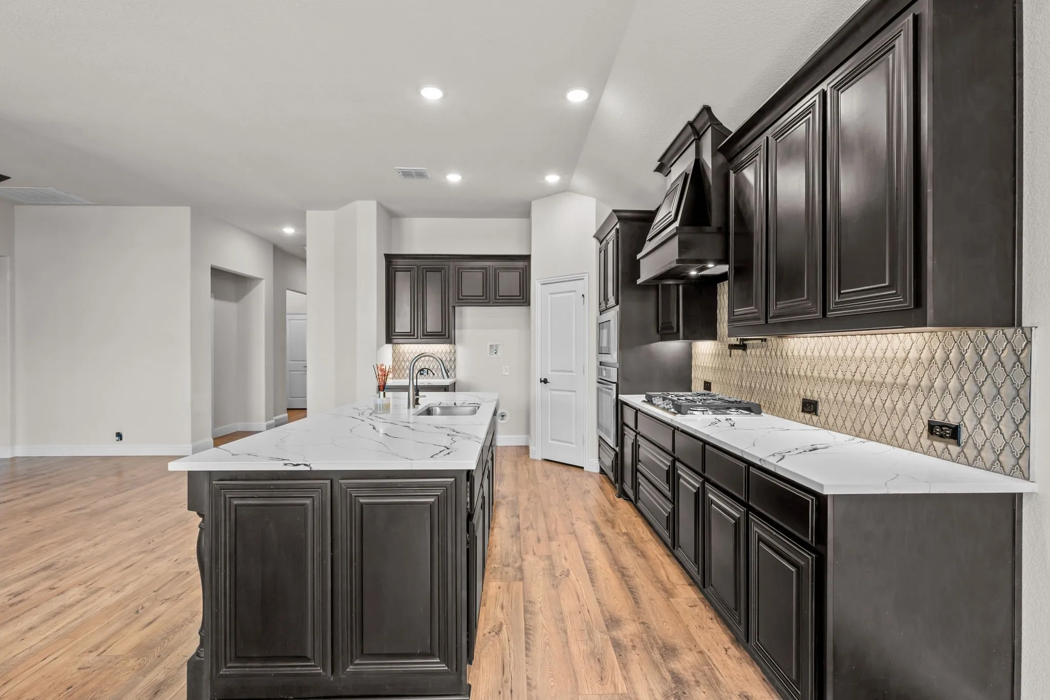 Single Family Residence For Sale in Johnson County , 609 Pawprint Hollow, Godley, Texas 76044, 4 Bedroom, 3 Bathroom, 2 Garage spaces, 2,073 Sqft, built in 2024, mls#21367916, Real Estate Agent in Godley, Homes For Sale in Johnson county, Homes For Sale in Godley, Realtor in Godley Texas, Real Estate Brokerage Independent Realty Texas, Luminita Cordes Realtor