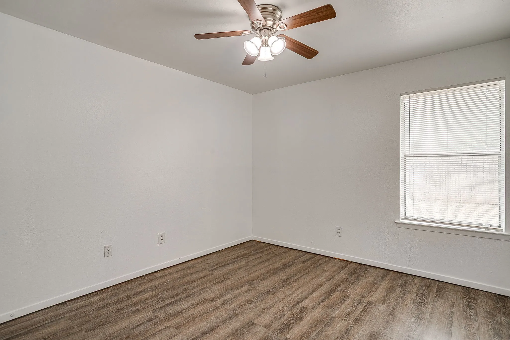 Duplex For Rent in Tarrant County , 1421 5th Avenue, Fort Worth, Texas 76104, 2 Bedroom, 1 Bathroom, Garage spaces, 700 Sqft, built in 1984, mls#21370128, Real Estate Agent in Fort Worth, Homes For Rent in Tarrant county, Homes For Rent in Fort Worth, Realtor in Fort Worth Texas, Real Estate Brokerage Independent Realty Texas, Luminita Cordes Realtor