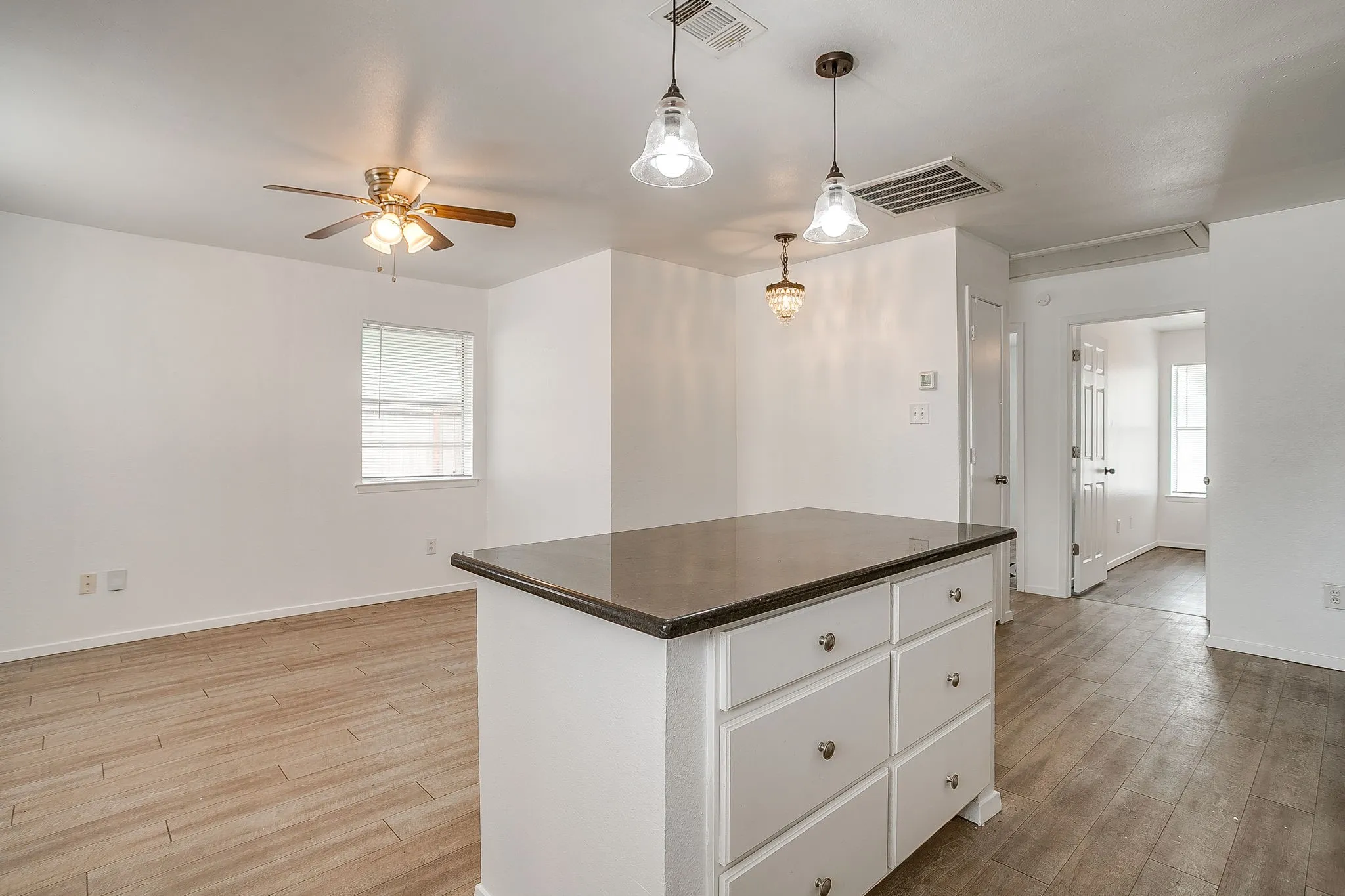 Duplex For Rent in Tarrant County , 1421 5th Avenue, Fort Worth, Texas 76104, 2 Bedroom, 1 Bathroom, Garage spaces, 700 Sqft, built in 1984, mls#21370128, Real Estate Agent in Fort Worth, Homes For Rent in Tarrant county, Homes For Rent in Fort Worth, Realtor in Fort Worth Texas, Real Estate Brokerage Independent Realty Texas, Luminita Cordes Realtor