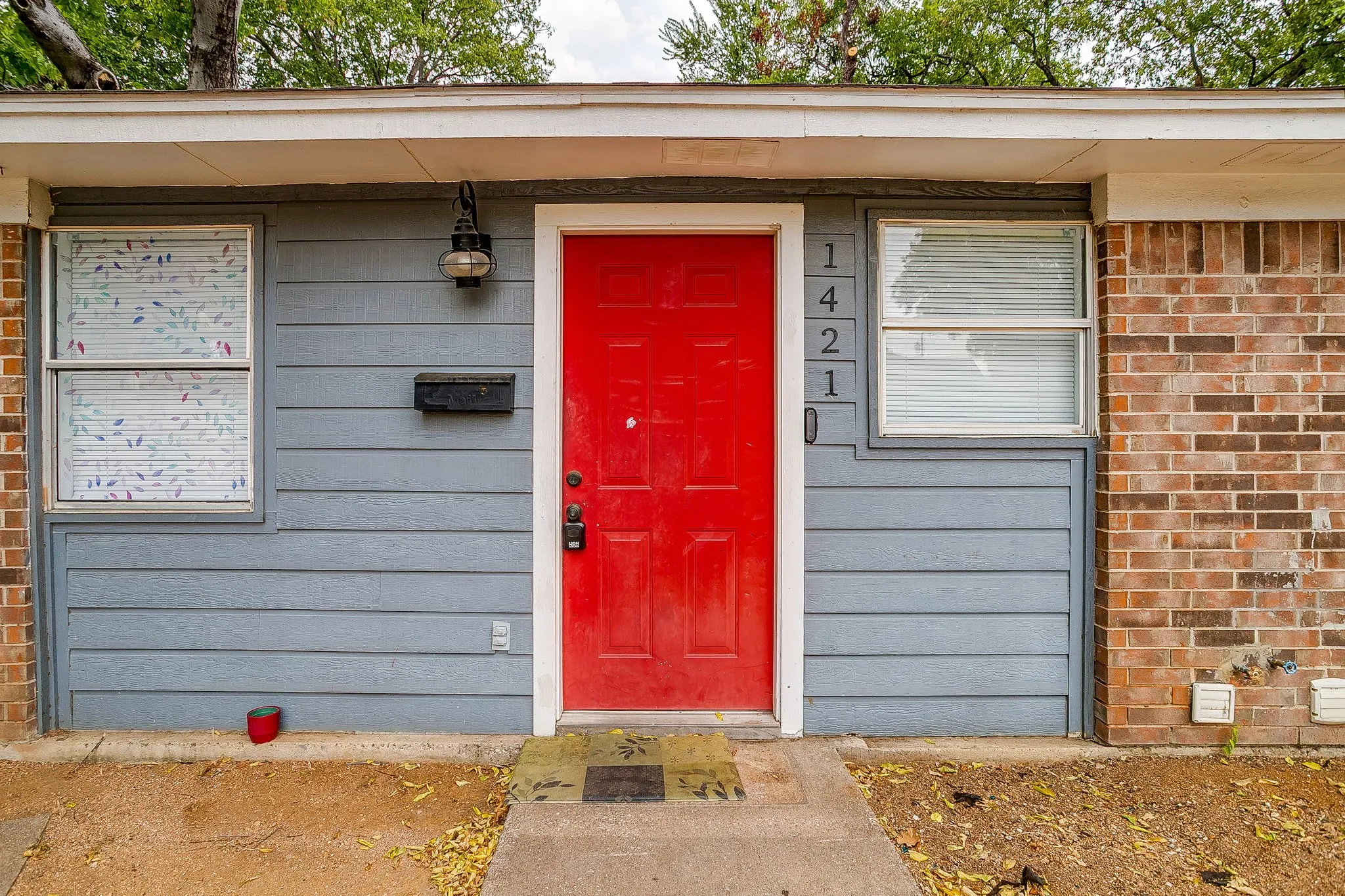 Duplex For Rent in Tarrant County , 1421 5th Avenue, Fort Worth, Texas 76104, 2 Bedroom, 1 Bathroom, Garage spaces, 700 Sqft, built in 1984, mls#21370128, Real Estate Agent in Fort Worth, Homes For Rent in Tarrant county, Homes For Rent in Fort Worth, Realtor in Fort Worth Texas, Real Estate Brokerage Independent Realty Texas, Luminita Cordes Realtor