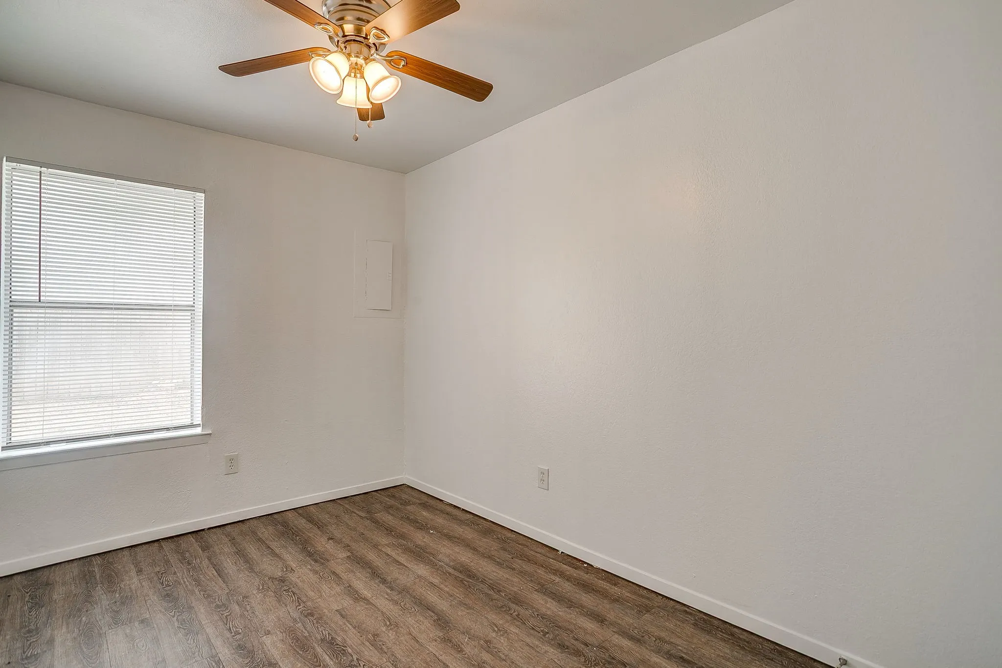 Duplex For Rent in Tarrant County , 1421 5th Avenue, Fort Worth, Texas 76104, 2 Bedroom, 1 Bathroom, Garage spaces, 700 Sqft, built in 1984, mls#21370128, Real Estate Agent in Fort Worth, Homes For Rent in Tarrant county, Homes For Rent in Fort Worth, Realtor in Fort Worth Texas, Real Estate Brokerage Independent Realty Texas, Luminita Cordes Realtor