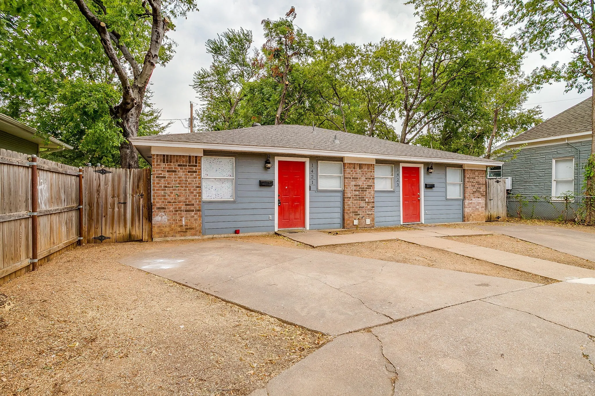 Duplex For Rent in Tarrant County , 1421 5th Avenue, Fort Worth, Texas 76104, 2 Bedroom, 1 Bathroom, Garage spaces, 700 Sqft, built in 1984, mls#21370128, Real Estate Agent in Fort Worth, Homes For Rent in Tarrant county, Homes For Rent in Fort Worth, Realtor in Fort Worth Texas, Real Estate Brokerage Independent Realty Texas, Luminita Cordes Realtor