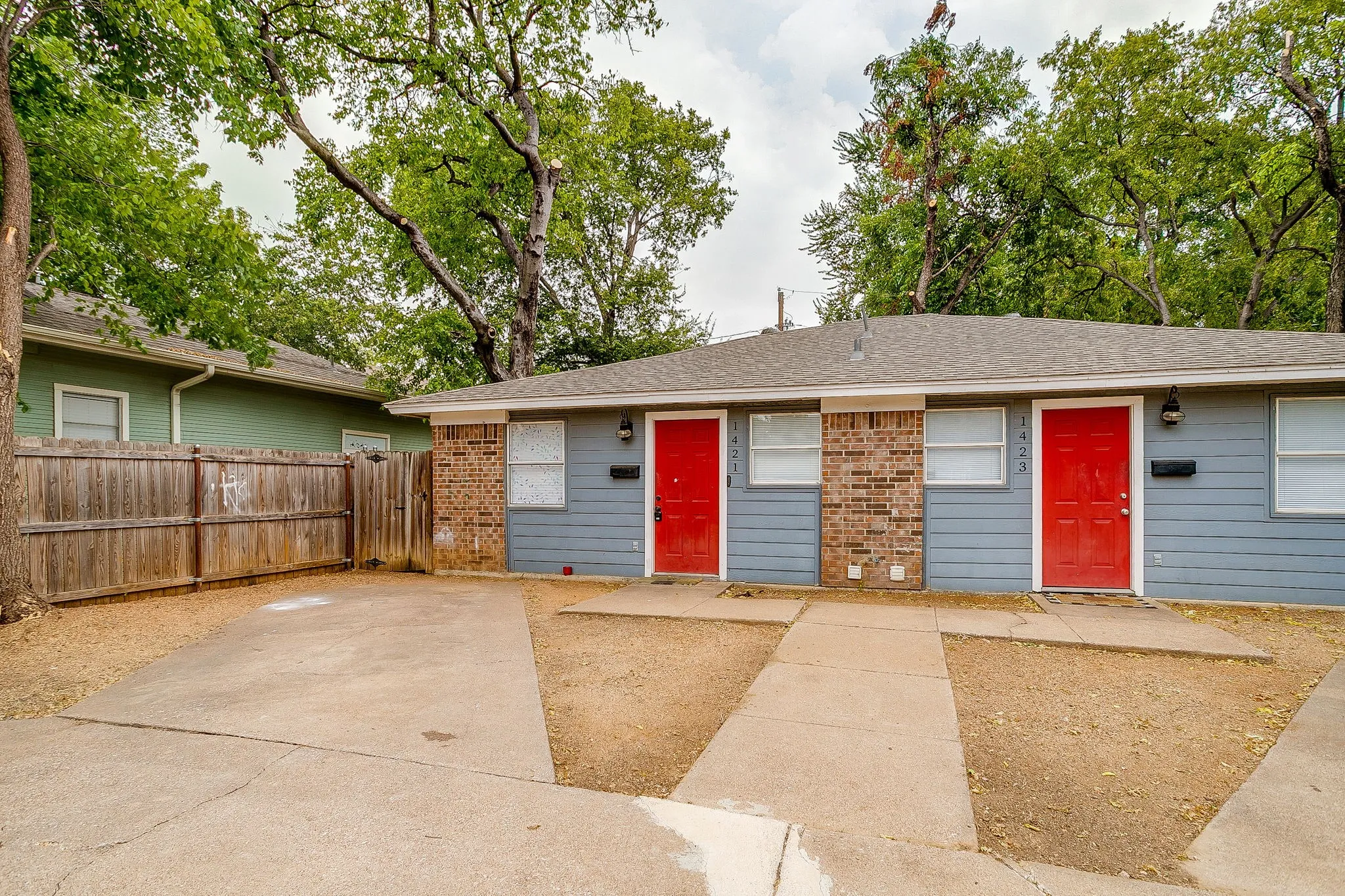 Duplex For Rent in Tarrant County , 1421 5th Avenue, Fort Worth, Texas 76104, 2 Bedroom, 1 Bathroom, Garage spaces, 700 Sqft, built in 1984, mls#21370128, Real Estate Agent in Fort Worth, Homes For Rent in Tarrant county, Homes For Rent in Fort Worth, Realtor in Fort Worth Texas, Real Estate Brokerage Independent Realty Texas, Luminita Cordes Realtor