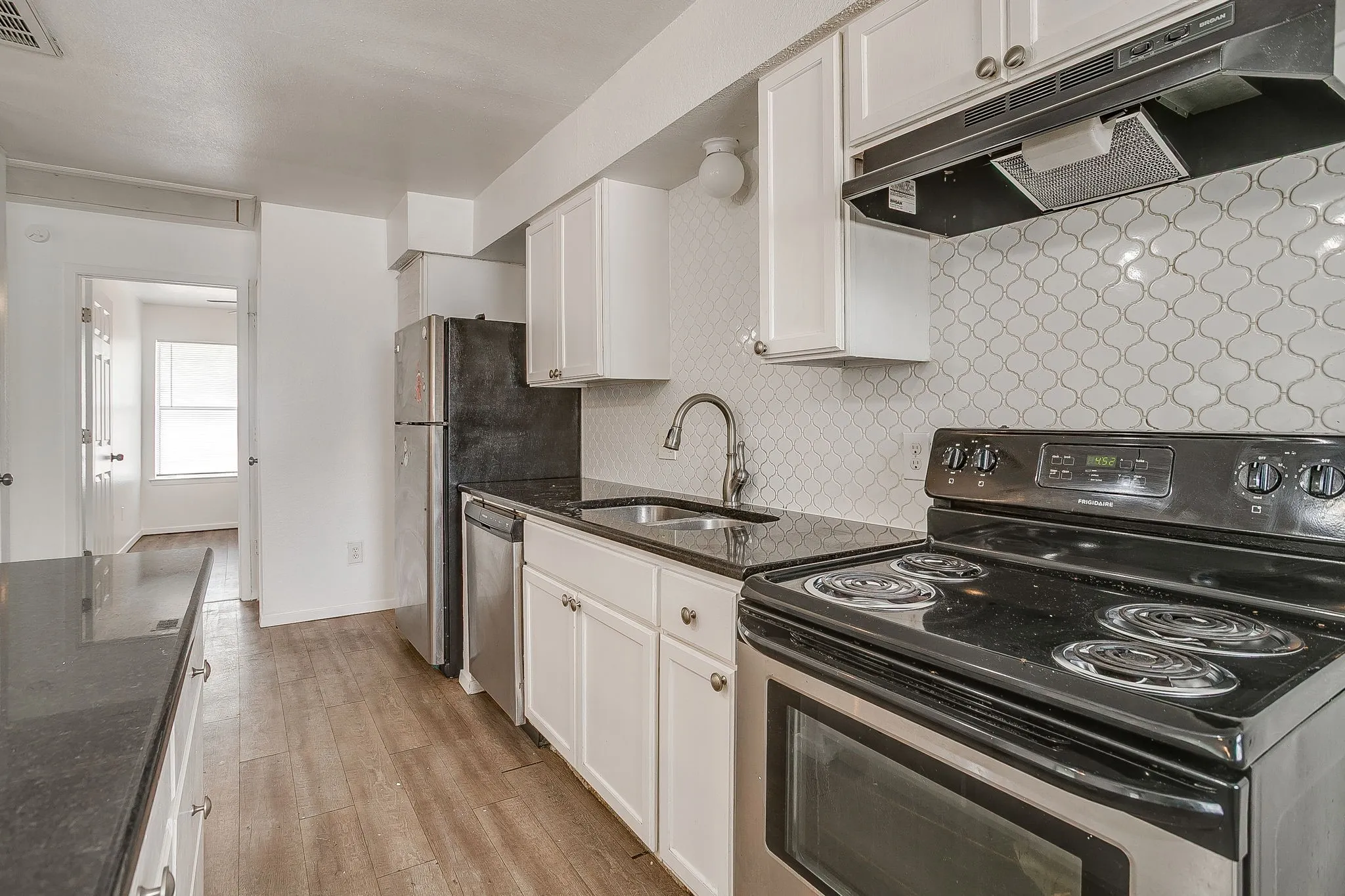 Duplex For Rent in Tarrant County , 1421 5th Avenue, Fort Worth, Texas 76104, 2 Bedroom, 1 Bathroom, Garage spaces, 700 Sqft, built in 1984, mls#21370128, Real Estate Agent in Fort Worth, Homes For Rent in Tarrant county, Homes For Rent in Fort Worth, Realtor in Fort Worth Texas, Real Estate Brokerage Independent Realty Texas, Luminita Cordes Realtor