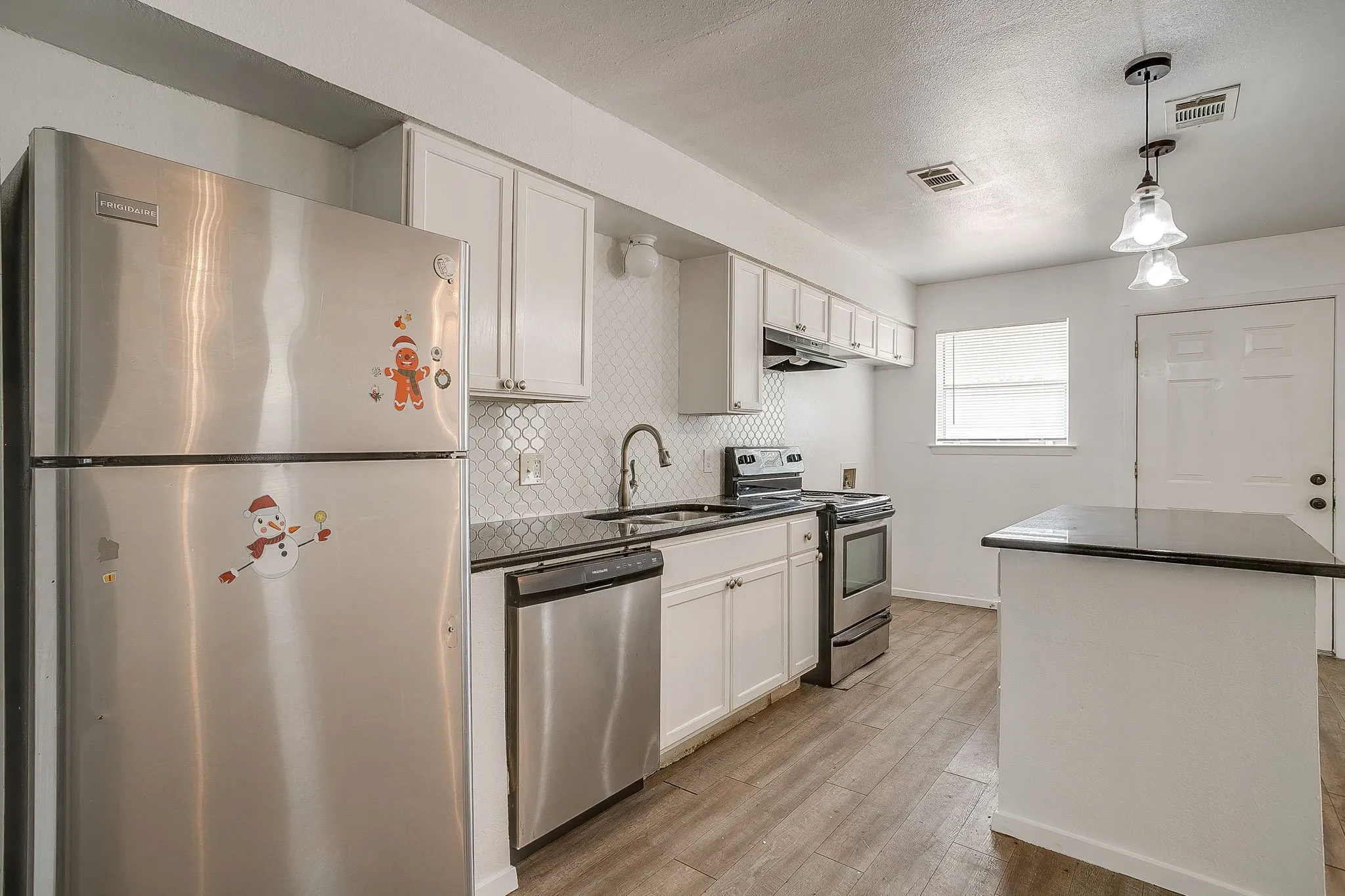 Duplex For Rent in Tarrant County , 1421 5th Avenue, Fort Worth, Texas 76104, 2 Bedroom, 1 Bathroom, Garage spaces, 700 Sqft, built in 1984, mls#21370128, Real Estate Agent in Fort Worth, Homes For Rent in Tarrant county, Homes For Rent in Fort Worth, Realtor in Fort Worth Texas, Real Estate Brokerage Independent Realty Texas, Luminita Cordes Realtor