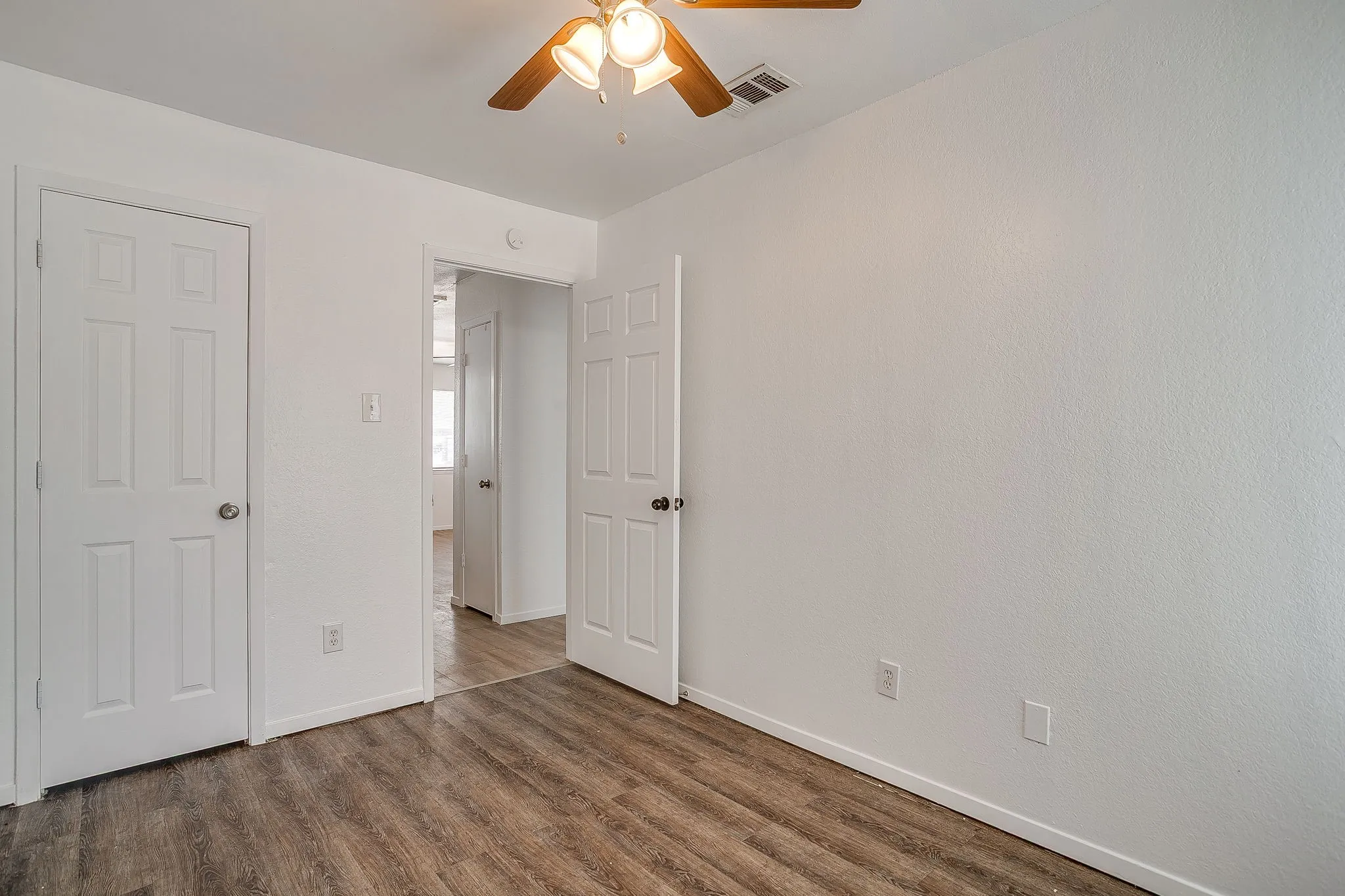 Duplex For Rent in Tarrant County , 1421 5th Avenue, Fort Worth, Texas 76104, 2 Bedroom, 1 Bathroom, Garage spaces, 700 Sqft, built in 1984, mls#21370128, Real Estate Agent in Fort Worth, Homes For Rent in Tarrant county, Homes For Rent in Fort Worth, Realtor in Fort Worth Texas, Real Estate Brokerage Independent Realty Texas, Luminita Cordes Realtor