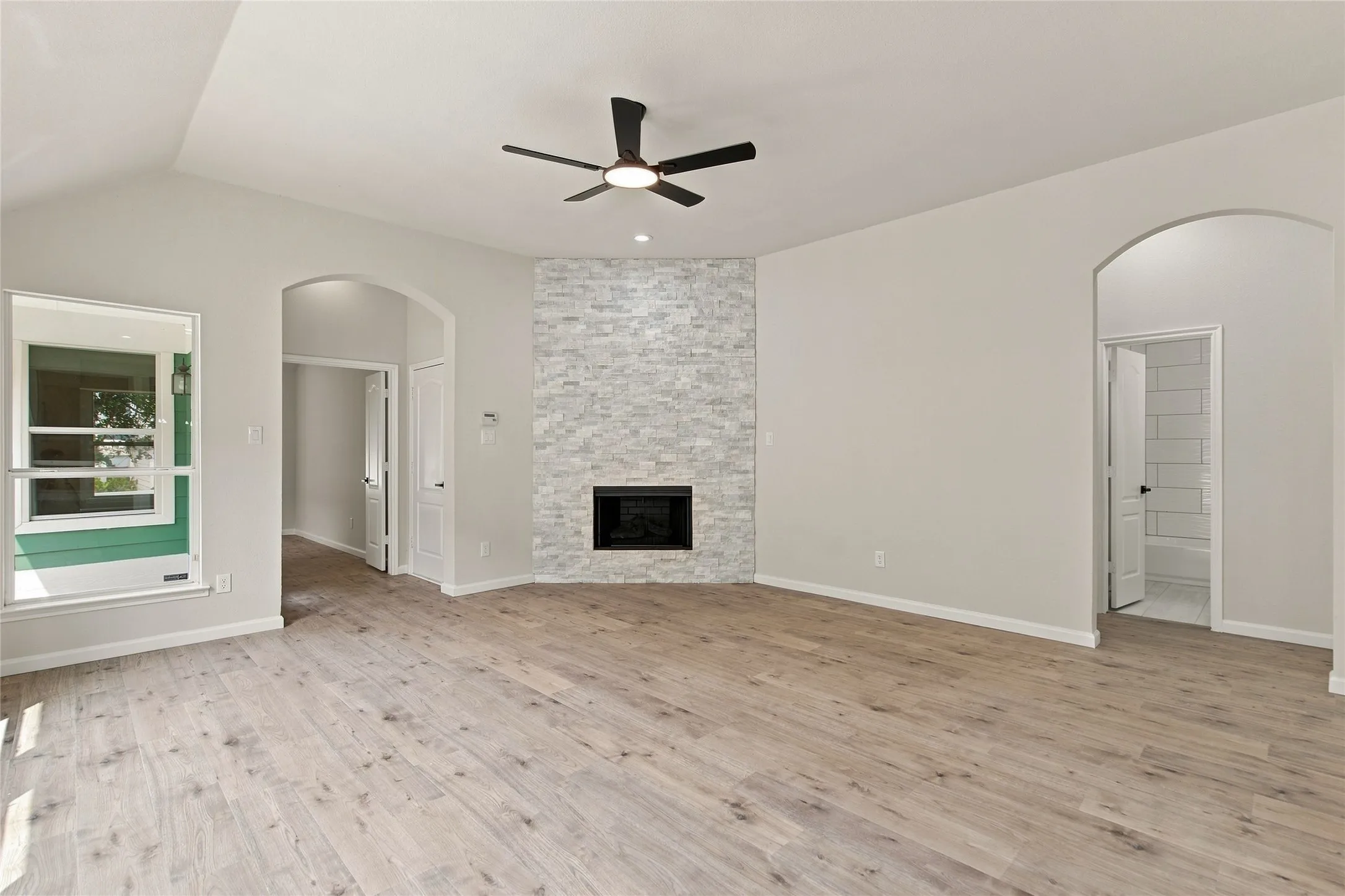 Single Family Residence For Sale in Denton County , 1401 Live Oak Lane, Savannah, Texas 76227, 3 Bedroom, 2 Bathroom, 2 Garage spaces, 1,657 Sqft, built in 2007, mls#21368710, Real Estate Agent in Savannah, Homes For Sale in Denton county, Homes For Sale in Savannah, Realtor in Savannah Texas, Real Estate Brokerage Independent Realty Texas, Luminita Cordes Realtor