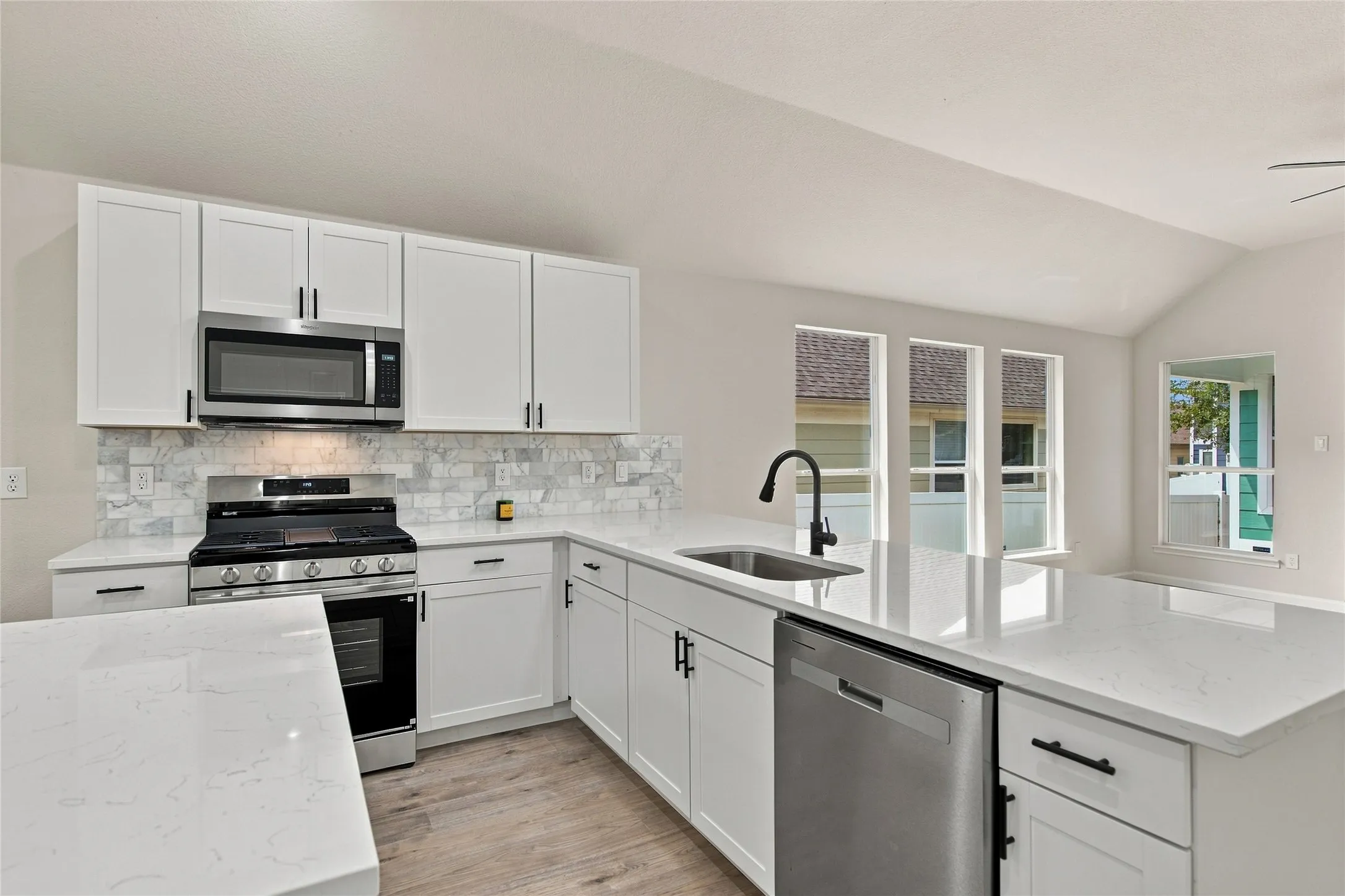 Single Family Residence For Sale in Denton County , 1401 Live Oak Lane, Savannah, Texas 76227, 3 Bedroom, 2 Bathroom, 2 Garage spaces, 1,657 Sqft, built in 2007, mls#21368710, Real Estate Agent in Savannah, Homes For Sale in Denton county, Homes For Sale in Savannah, Realtor in Savannah Texas, Real Estate Brokerage Independent Realty Texas, Luminita Cordes Realtor