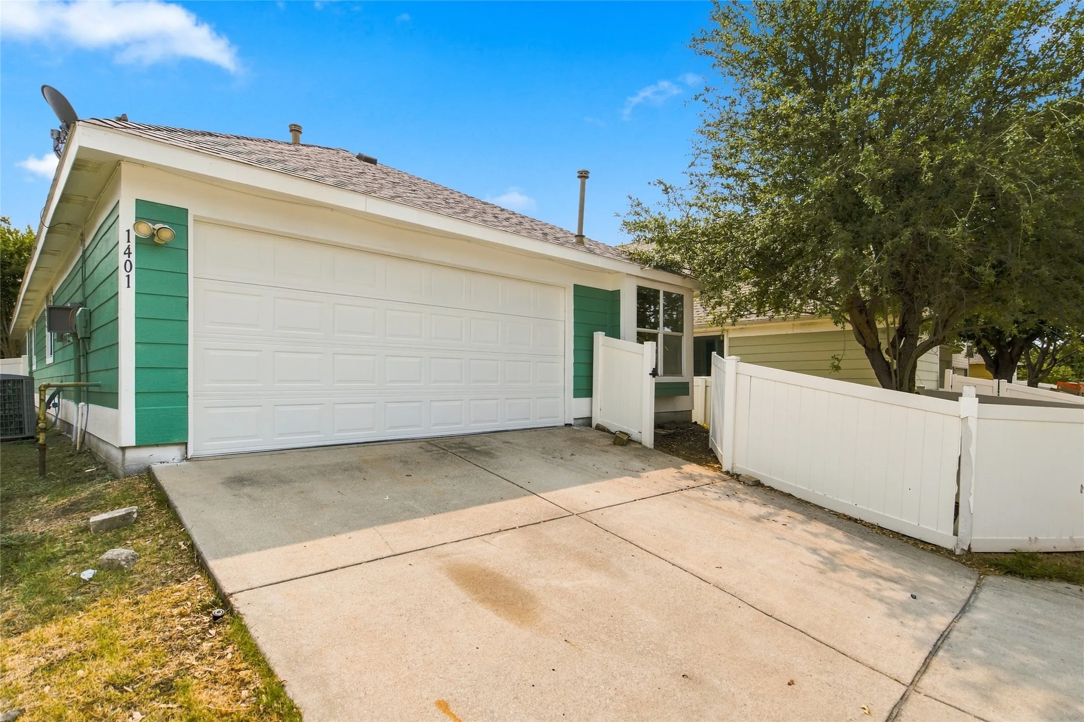 Single Family Residence For Sale in Denton County , 1401 Live Oak Lane, Savannah, Texas 76227, 3 Bedroom, 2 Bathroom, 2 Garage spaces, 1,657 Sqft, built in 2007, mls#21368710, Real Estate Agent in Savannah, Homes For Sale in Denton county, Homes For Sale in Savannah, Realtor in Savannah Texas, Real Estate Brokerage Independent Realty Texas, Luminita Cordes Realtor