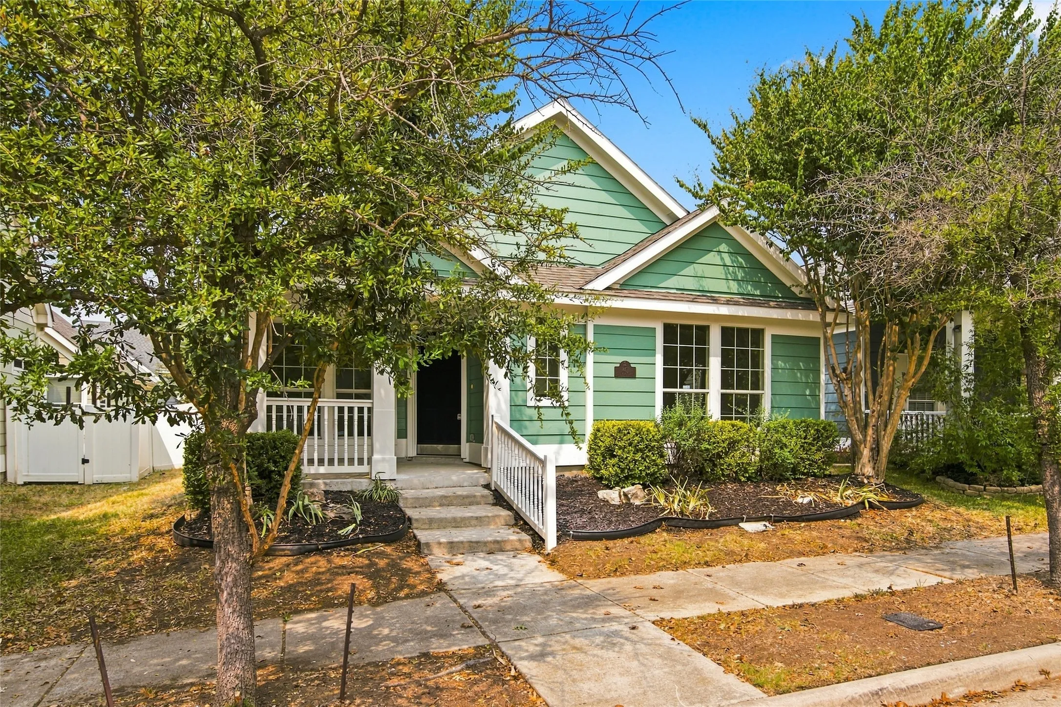 Single Family Residence For Sale in Denton County , 1401 Live Oak Lane, Savannah, Texas 76227, 3 Bedroom, 2 Bathroom, 2 Garage spaces, 1,657 Sqft, built in 2007, mls#21368710, Real Estate Agent in Savannah, Homes For Sale in Denton county, Homes For Sale in Savannah, Realtor in Savannah Texas, Real Estate Brokerage Independent Realty Texas, Luminita Cordes Realtor
