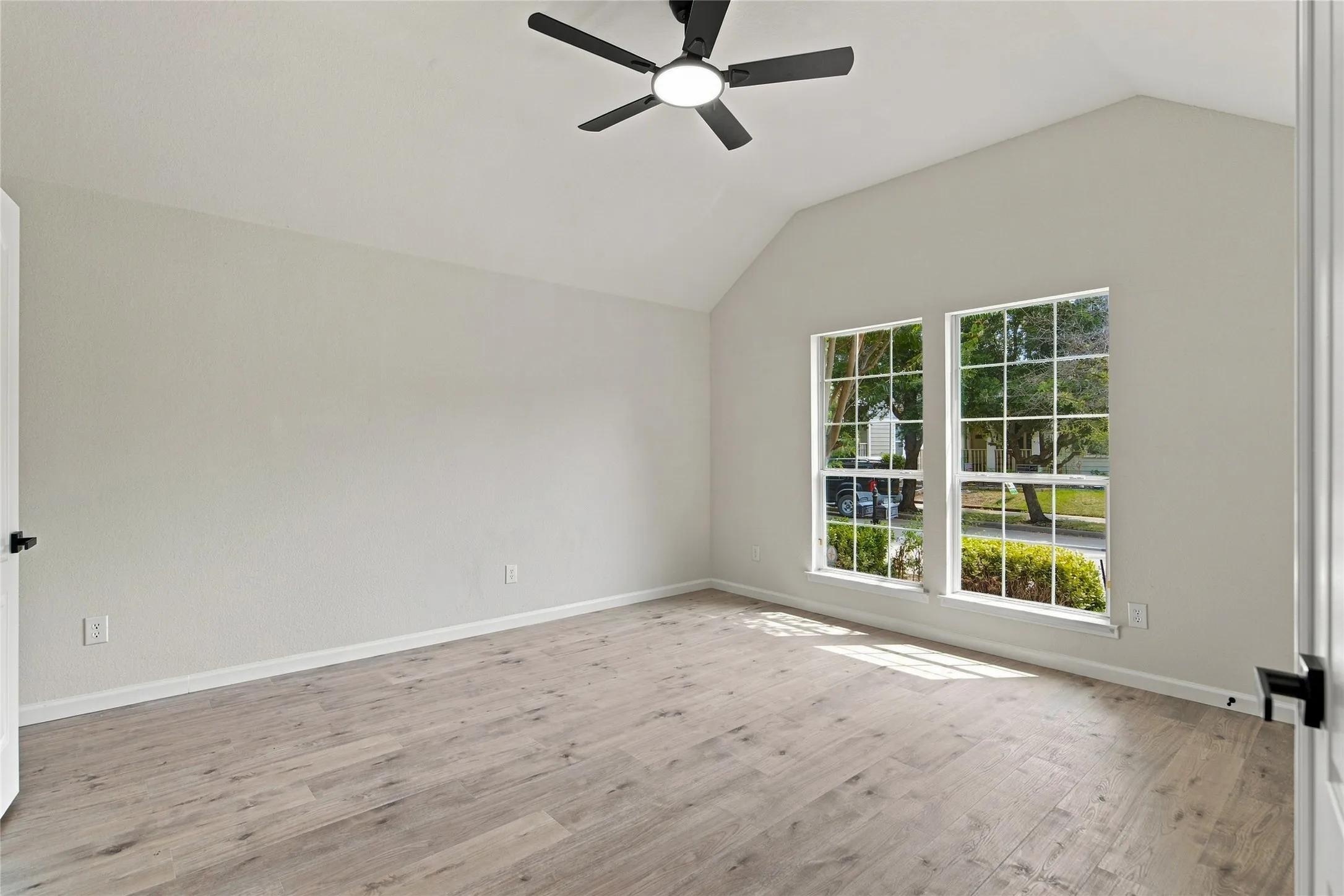 Single Family Residence For Sale in Denton County , 1401 Live Oak Lane, Savannah, Texas 76227, 3 Bedroom, 2 Bathroom, 2 Garage spaces, 1,657 Sqft, built in 2007, mls#21368710, Real Estate Agent in Savannah, Homes For Sale in Denton county, Homes For Sale in Savannah, Realtor in Savannah Texas, Real Estate Brokerage Independent Realty Texas, Luminita Cordes Realtor