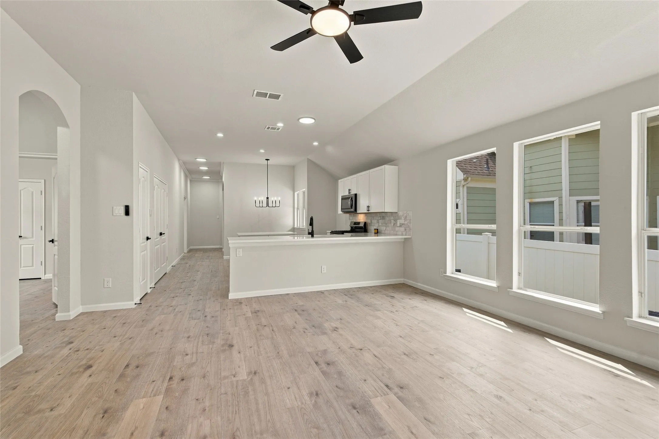 Single Family Residence For Sale in Denton County , 1401 Live Oak Lane, Savannah, Texas 76227, 3 Bedroom, 2 Bathroom, 2 Garage spaces, 1,657 Sqft, built in 2007, mls#21368710, Real Estate Agent in Savannah, Homes For Sale in Denton county, Homes For Sale in Savannah, Realtor in Savannah Texas, Real Estate Brokerage Independent Realty Texas, Luminita Cordes Realtor