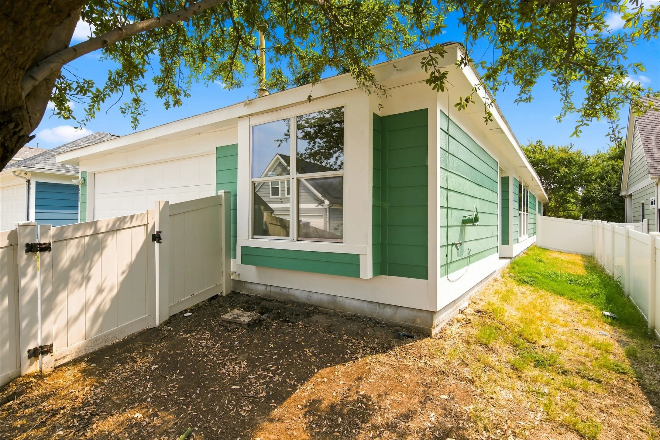 Single Family Residence For Sale in Denton County , 1401 Live Oak Lane, Savannah, Texas 76227, 3 Bedroom, 2 Bathroom, 2 Garage spaces, 1,657 Sqft, built in 2007, mls#21368710, Real Estate Agent in Savannah, Homes For Sale in Denton county, Homes For Sale in Savannah, Realtor in Savannah Texas, Real Estate Brokerage Independent Realty Texas, Luminita Cordes Realtor