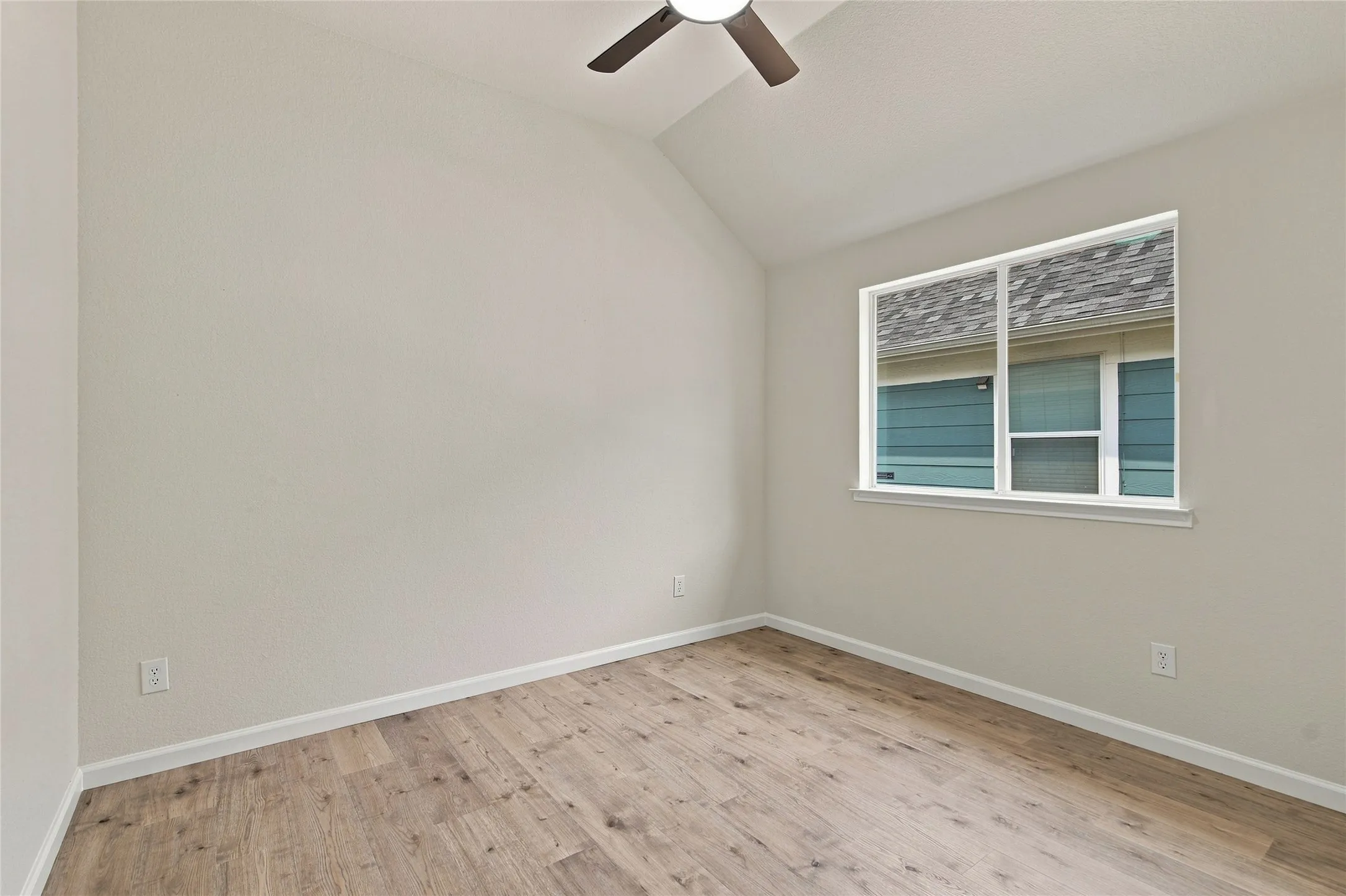 Single Family Residence For Sale in Denton County , 1401 Live Oak Lane, Savannah, Texas 76227, 3 Bedroom, 2 Bathroom, 2 Garage spaces, 1,657 Sqft, built in 2007, mls#21368710, Real Estate Agent in Savannah, Homes For Sale in Denton county, Homes For Sale in Savannah, Realtor in Savannah Texas, Real Estate Brokerage Independent Realty Texas, Luminita Cordes Realtor