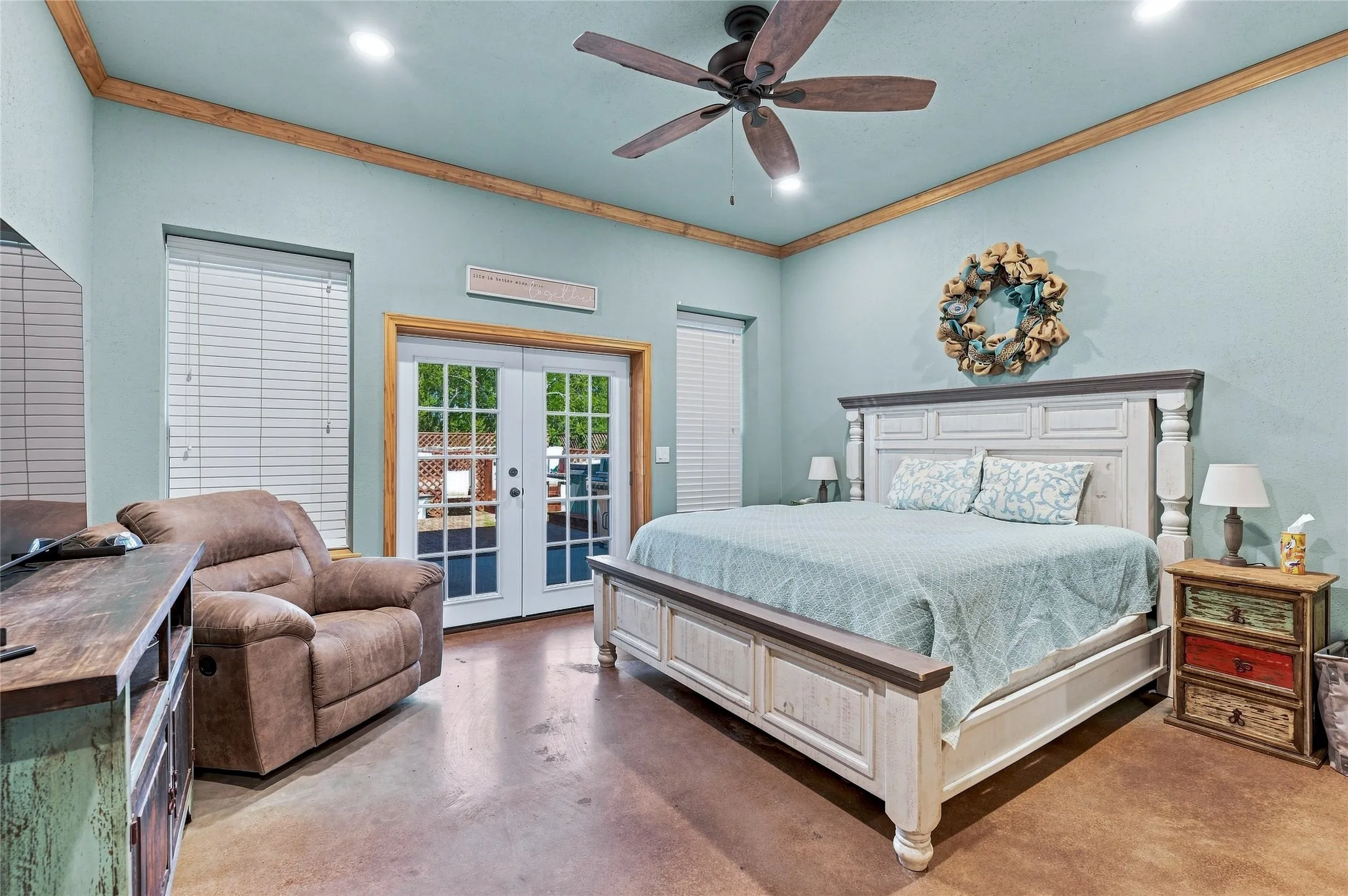 Single Family Residence For Sale in Grayson County , 45 Halliburton Drive, Bells, Texas 75414, 4 Bedroom, 3 Bathroom, 2 Garage spaces, 2,535 Sqft, built in 2014, mls#21365354, Real Estate Agent in Bells, Homes For Sale in Grayson county, Homes For Sale in Bells, Realtor in Bells Texas, Real Estate Brokerage Independent Realty Texas, Luminita Cordes Realtor