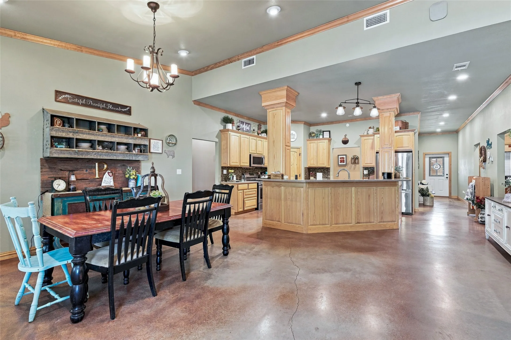 Single Family Residence For Sale in Grayson County , 45 Halliburton Drive, Bells, Texas 75414, 4 Bedroom, 3 Bathroom, 2 Garage spaces, 2,535 Sqft, built in 2014, mls#21365354, Real Estate Agent in Bells, Homes For Sale in Grayson county, Homes For Sale in Bells, Realtor in Bells Texas, Real Estate Brokerage Independent Realty Texas, Luminita Cordes Realtor