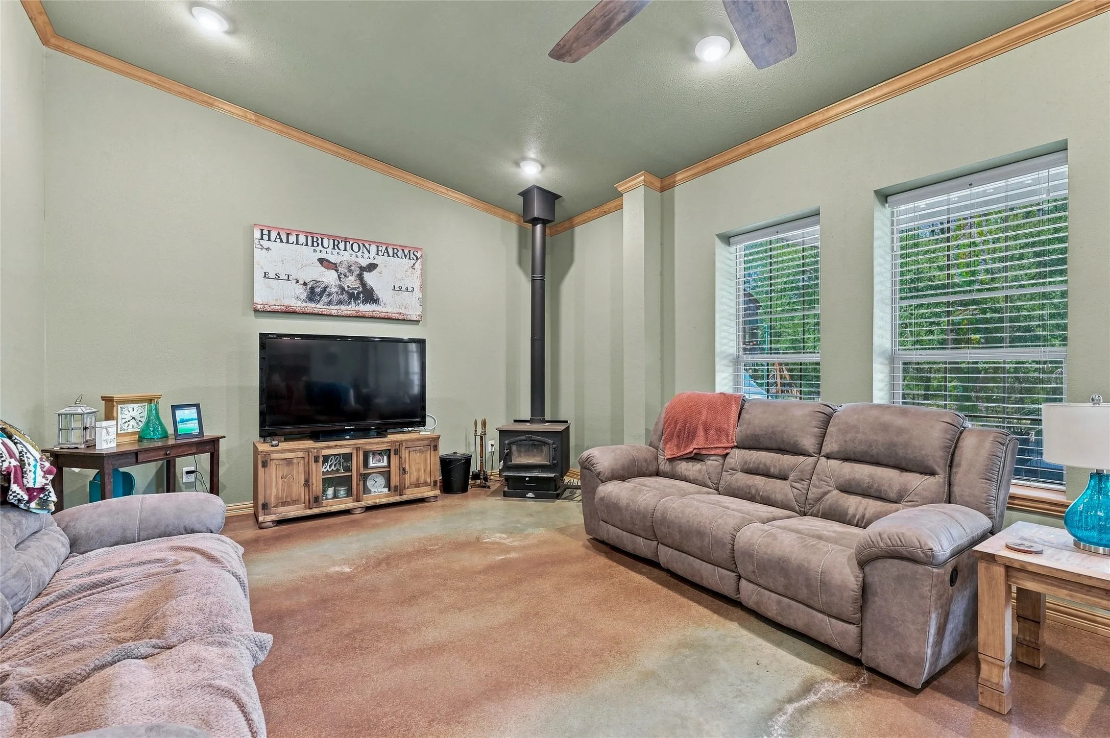 Single Family Residence For Sale in Grayson County , 45 Halliburton Drive, Bells, Texas 75414, 4 Bedroom, 3 Bathroom, 2 Garage spaces, 2,535 Sqft, built in 2014, mls#21365354, Real Estate Agent in Bells, Homes For Sale in Grayson county, Homes For Sale in Bells, Realtor in Bells Texas, Real Estate Brokerage Independent Realty Texas, Luminita Cordes Realtor