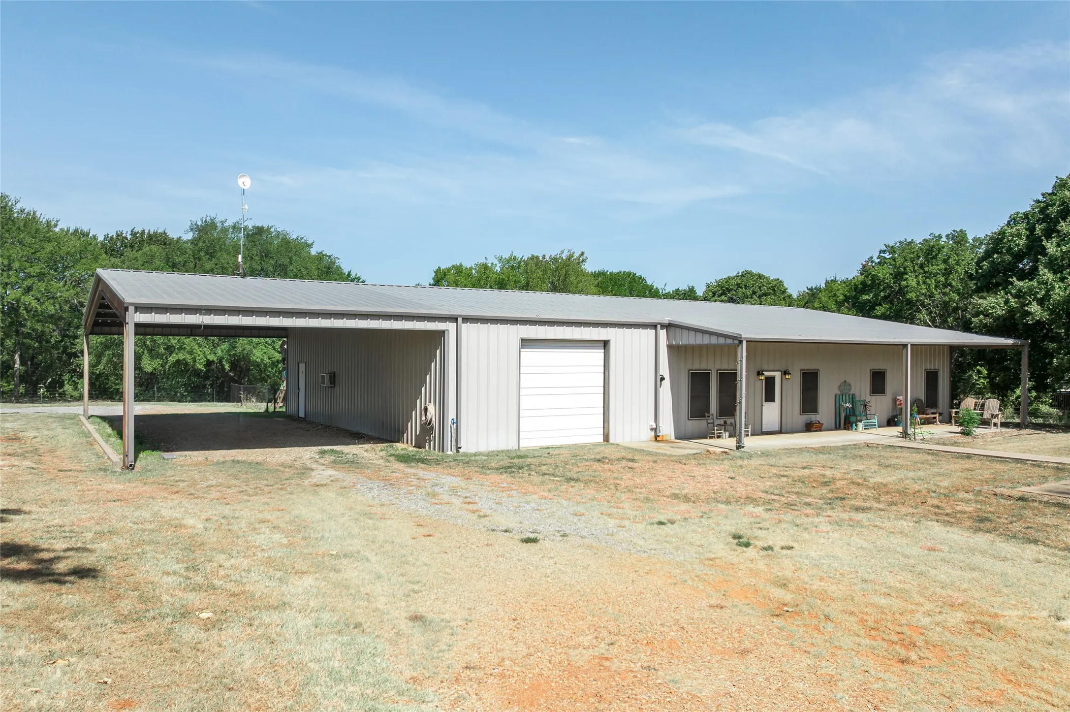 Single Family Residence For Sale in Grayson County , 45 Halliburton Drive, Bells, Texas 75414, 4 Bedroom, 3 Bathroom, 2 Garage spaces, 2,535 Sqft, built in 2014, mls#21365354, Real Estate Agent in Bells, Homes For Sale in Grayson county, Homes For Sale in Bells, Realtor in Bells Texas, Real Estate Brokerage Independent Realty Texas, Luminita Cordes Realtor