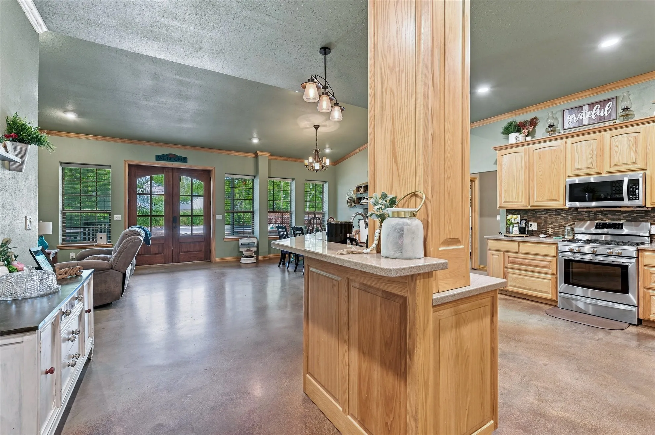 Single Family Residence For Sale in Grayson County , 45 Halliburton Drive, Bells, Texas 75414, 4 Bedroom, 3 Bathroom, 2 Garage spaces, 2,535 Sqft, built in 2014, mls#21365354, Real Estate Agent in Bells, Homes For Sale in Grayson county, Homes For Sale in Bells, Realtor in Bells Texas, Real Estate Brokerage Independent Realty Texas, Luminita Cordes Realtor