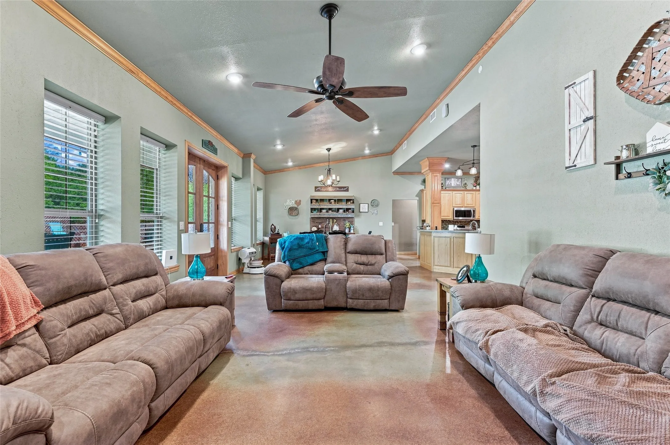 Single Family Residence For Sale in Grayson County , 45 Halliburton Drive, Bells, Texas 75414, 4 Bedroom, 3 Bathroom, 2 Garage spaces, 2,535 Sqft, built in 2014, mls#21365354, Real Estate Agent in Bells, Homes For Sale in Grayson county, Homes For Sale in Bells, Realtor in Bells Texas, Real Estate Brokerage Independent Realty Texas, Luminita Cordes Realtor