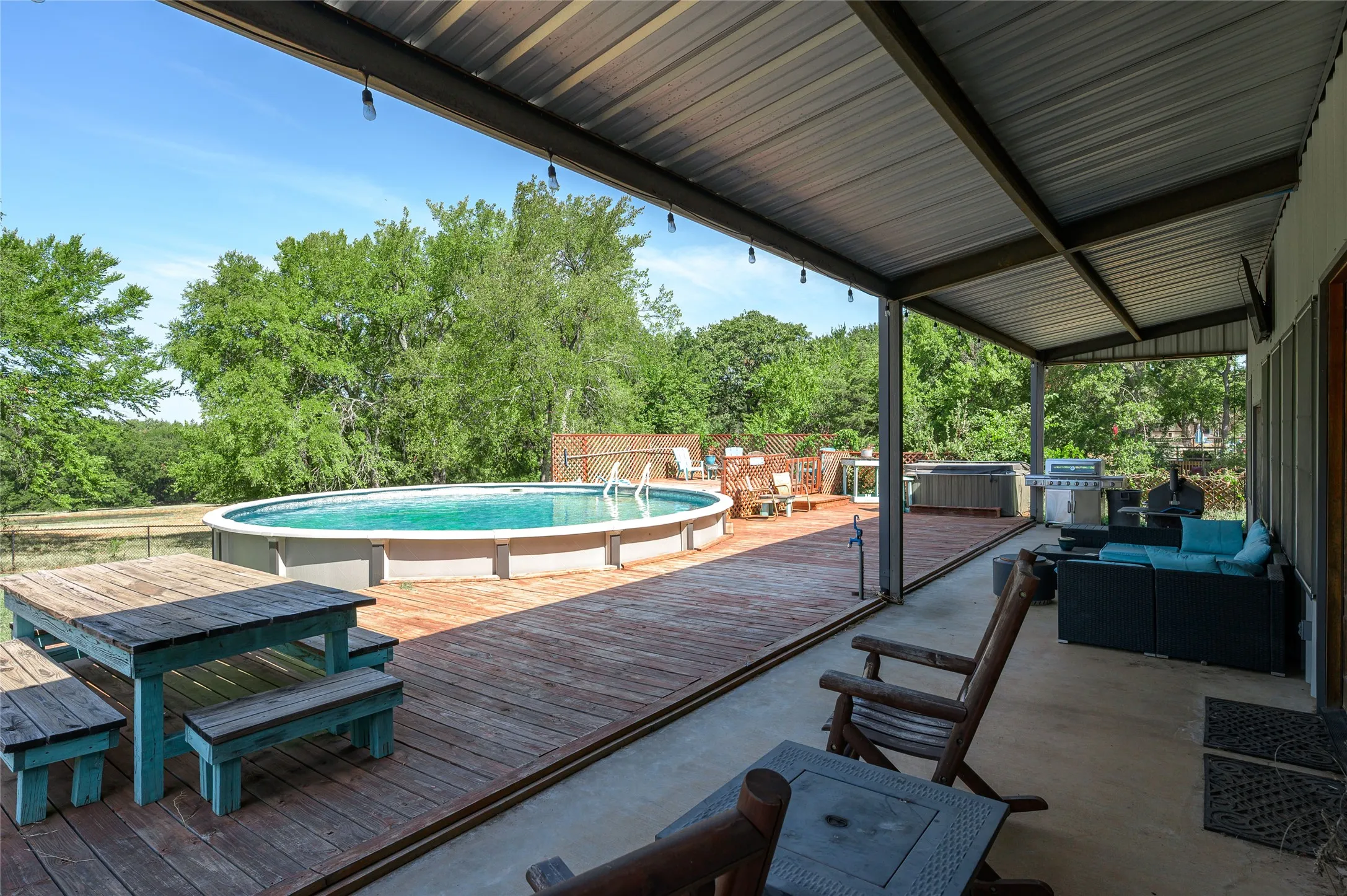 Single Family Residence For Sale in Grayson County , 45 Halliburton Drive, Bells, Texas 75414, 4 Bedroom, 3 Bathroom, 2 Garage spaces, 2,535 Sqft, built in 2014, mls#21365354, Real Estate Agent in Bells, Homes For Sale in Grayson county, Homes For Sale in Bells, Realtor in Bells Texas, Real Estate Brokerage Independent Realty Texas, Luminita Cordes Realtor