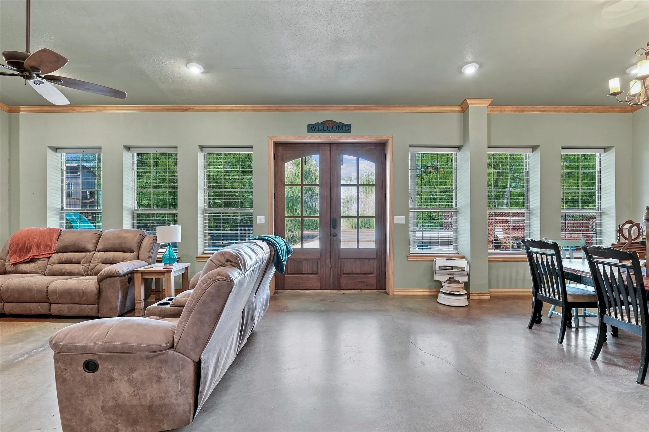 Single Family Residence For Sale in Grayson County , 45 Halliburton Drive, Bells, Texas 75414, 4 Bedroom, 3 Bathroom, 2 Garage spaces, 2,535 Sqft, built in 2014, mls#21365354, Real Estate Agent in Bells, Homes For Sale in Grayson county, Homes For Sale in Bells, Realtor in Bells Texas, Real Estate Brokerage Independent Realty Texas, Luminita Cordes Realtor