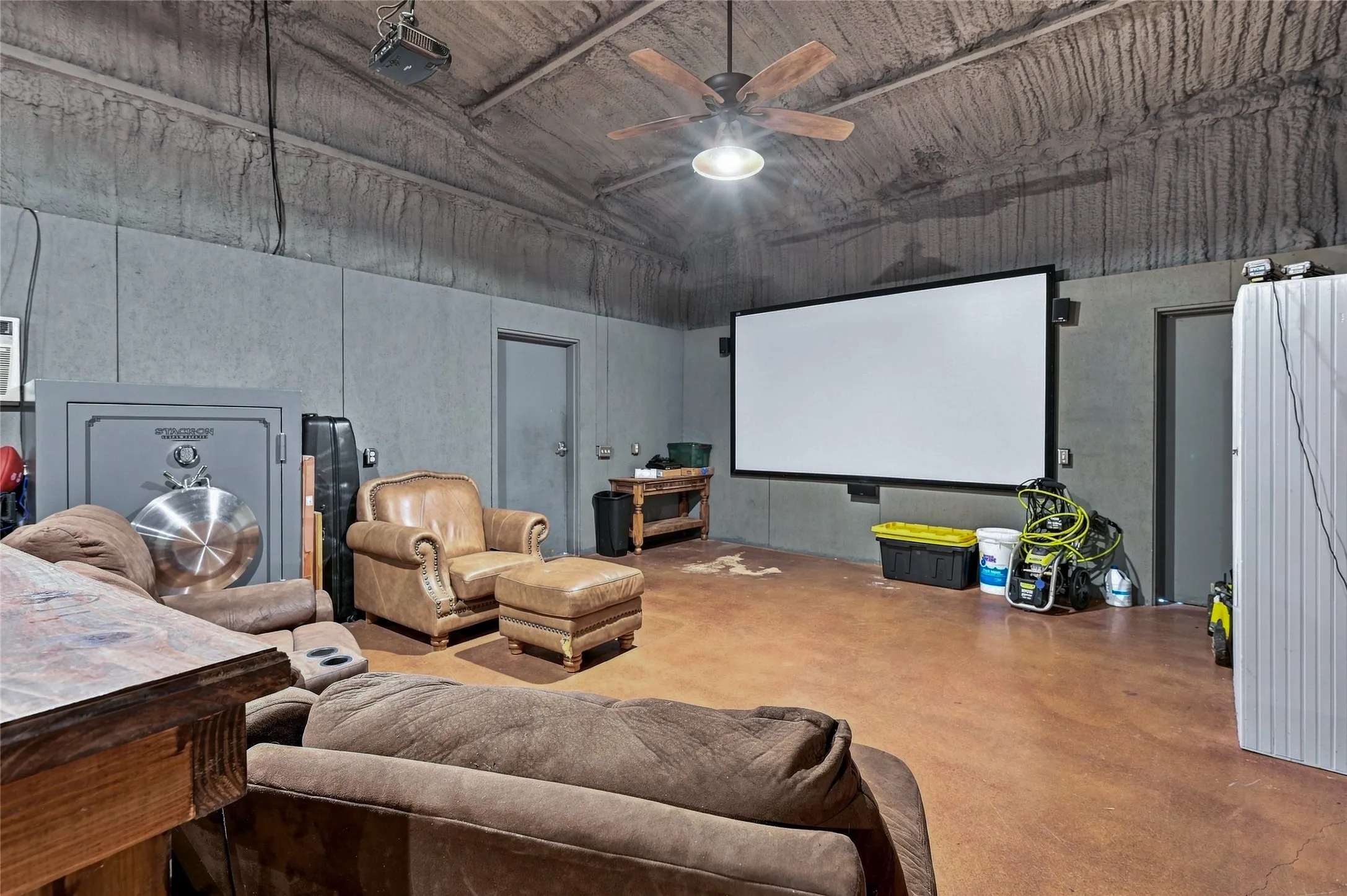 Single Family Residence For Sale in Grayson County , 45 Halliburton Drive, Bells, Texas 75414, 4 Bedroom, 3 Bathroom, 2 Garage spaces, 2,535 Sqft, built in 2014, mls#21365354, Real Estate Agent in Bells, Homes For Sale in Grayson county, Homes For Sale in Bells, Realtor in Bells Texas, Real Estate Brokerage Independent Realty Texas, Luminita Cordes Realtor