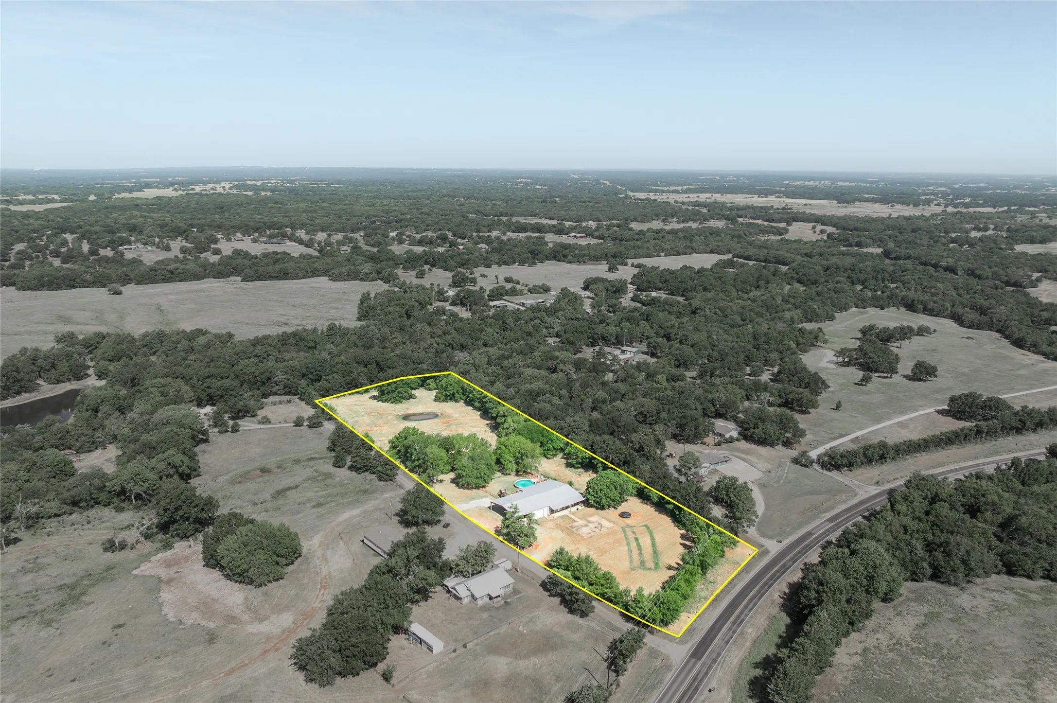 Single Family Residence For Sale in Grayson County , 45 Halliburton Drive, Bells, Texas 75414, 4 Bedroom, 3 Bathroom, 2 Garage spaces, 2,535 Sqft, built in 2014, mls#21365354, Real Estate Agent in Bells, Homes For Sale in Grayson county, Homes For Sale in Bells, Realtor in Bells Texas, Real Estate Brokerage Independent Realty Texas, Luminita Cordes Realtor