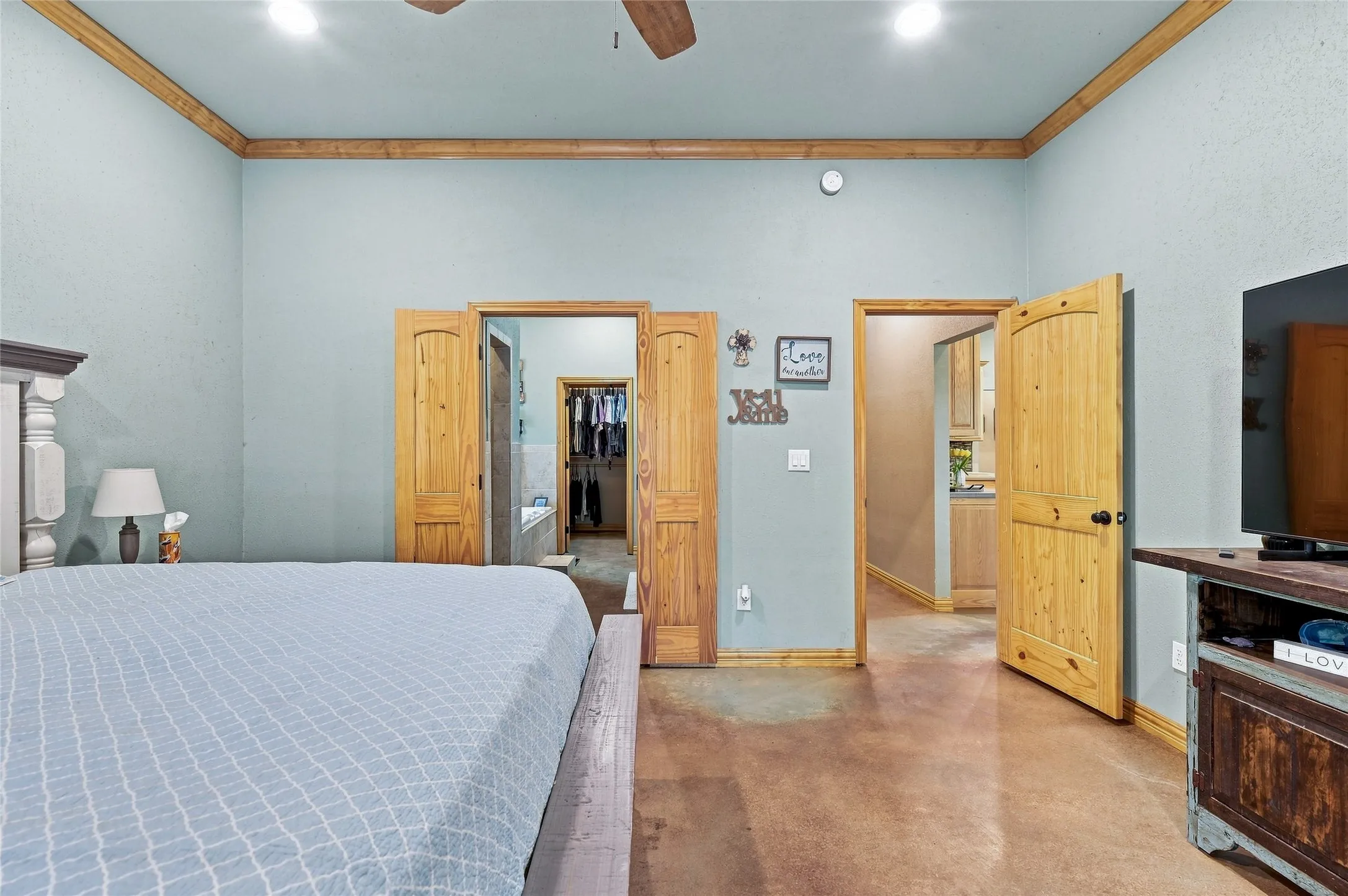 Single Family Residence For Sale in Grayson County , 45 Halliburton Drive, Bells, Texas 75414, 4 Bedroom, 3 Bathroom, 2 Garage spaces, 2,535 Sqft, built in 2014, mls#21365354, Real Estate Agent in Bells, Homes For Sale in Grayson county, Homes For Sale in Bells, Realtor in Bells Texas, Real Estate Brokerage Independent Realty Texas, Luminita Cordes Realtor