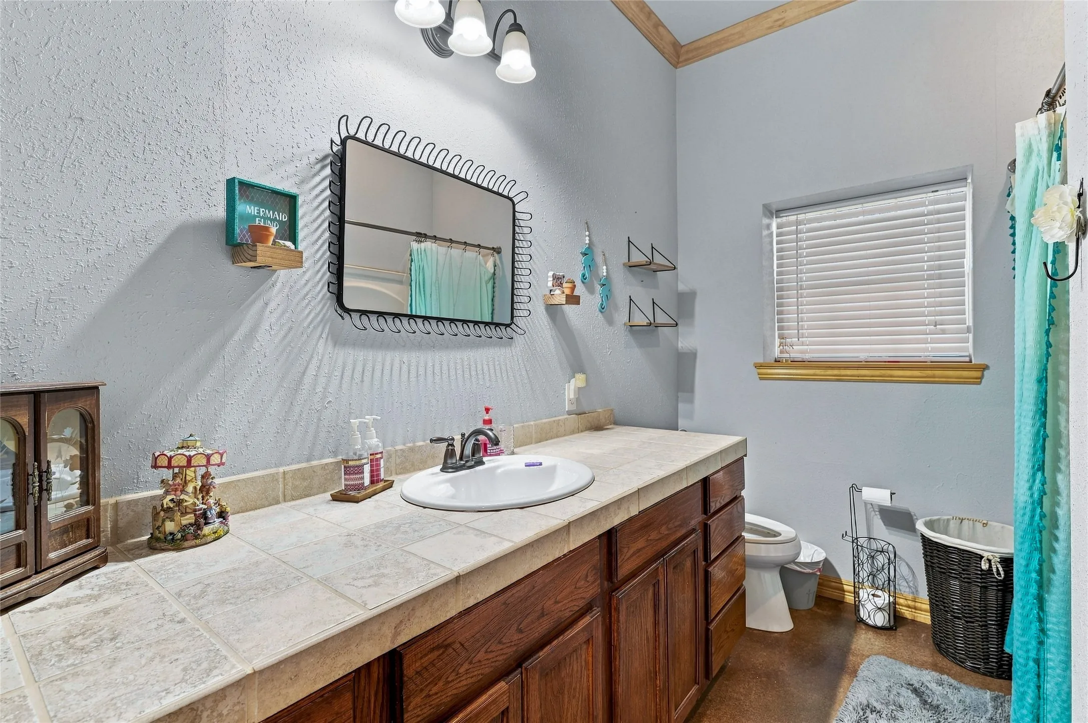 Single Family Residence For Sale in Grayson County , 45 Halliburton Drive, Bells, Texas 75414, 4 Bedroom, 3 Bathroom, 2 Garage spaces, 2,535 Sqft, built in 2014, mls#21365354, Real Estate Agent in Bells, Homes For Sale in Grayson county, Homes For Sale in Bells, Realtor in Bells Texas, Real Estate Brokerage Independent Realty Texas, Luminita Cordes Realtor