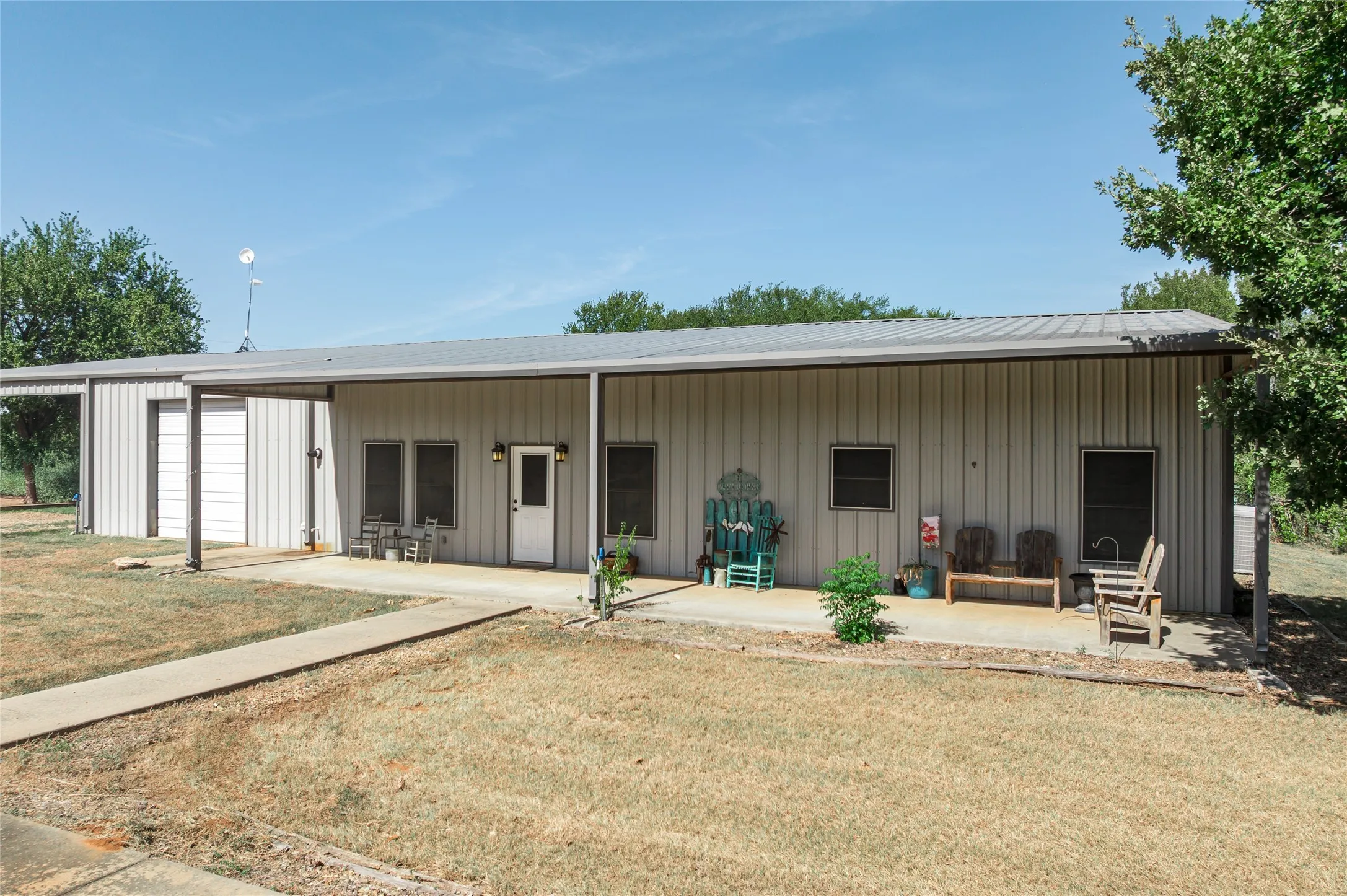 Single Family Residence For Sale in Grayson County , 45 Halliburton Drive, Bells, Texas 75414, 4 Bedroom, 3 Bathroom, 2 Garage spaces, 2,535 Sqft, built in 2014, mls#21365354, Real Estate Agent in Bells, Homes For Sale in Grayson county, Homes For Sale in Bells, Realtor in Bells Texas, Real Estate Brokerage Independent Realty Texas, Luminita Cordes Realtor