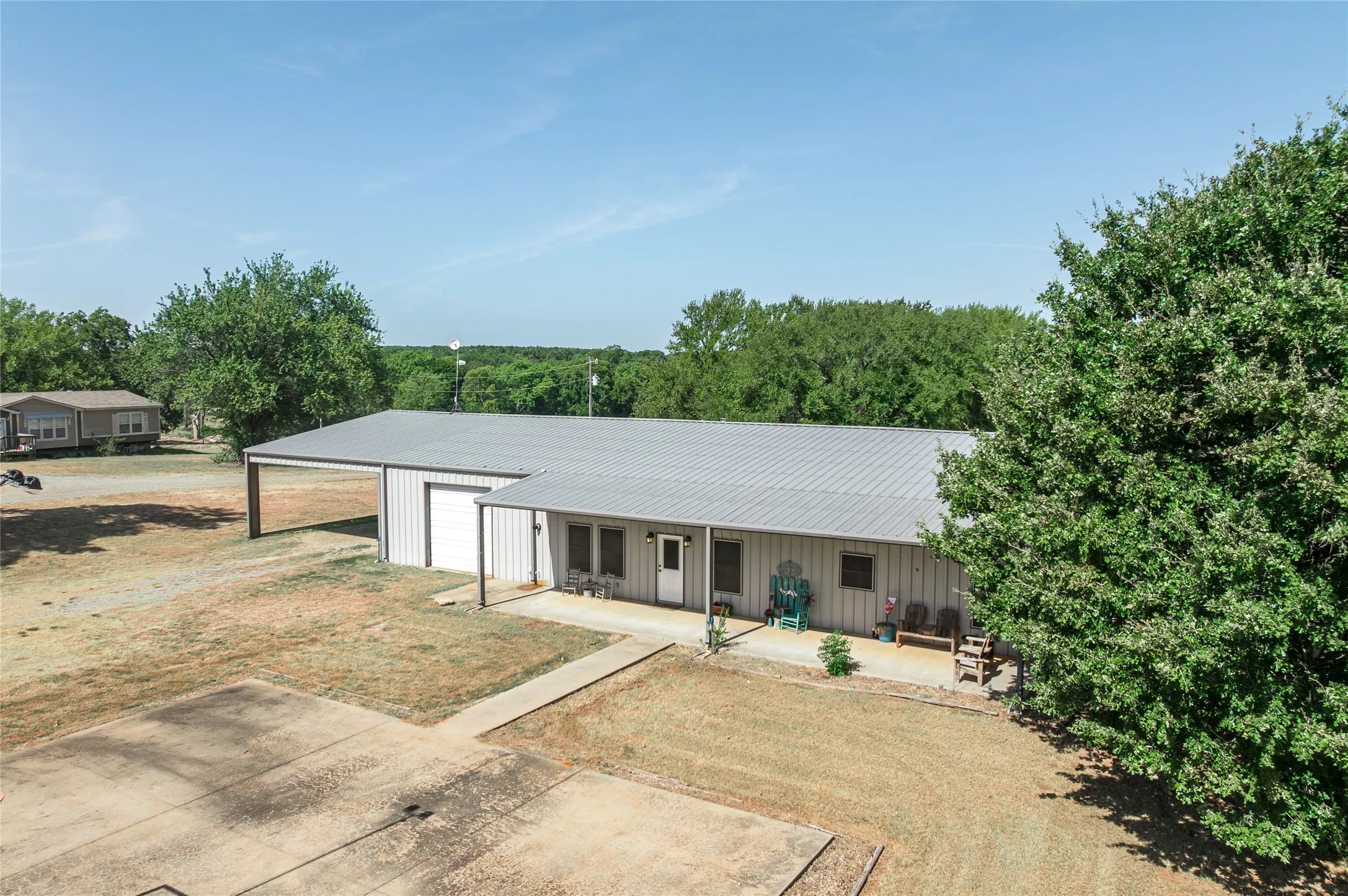 Single Family Residence For Sale in Grayson County , 45 Halliburton Drive, Bells, Texas 75414, 4 Bedroom, 3 Bathroom, 2 Garage spaces, 2,535 Sqft, built in 2014, mls#21365354, Real Estate Agent in Bells, Homes For Sale in Grayson county, Homes For Sale in Bells, Realtor in Bells Texas, Real Estate Brokerage Independent Realty Texas, Luminita Cordes Realtor