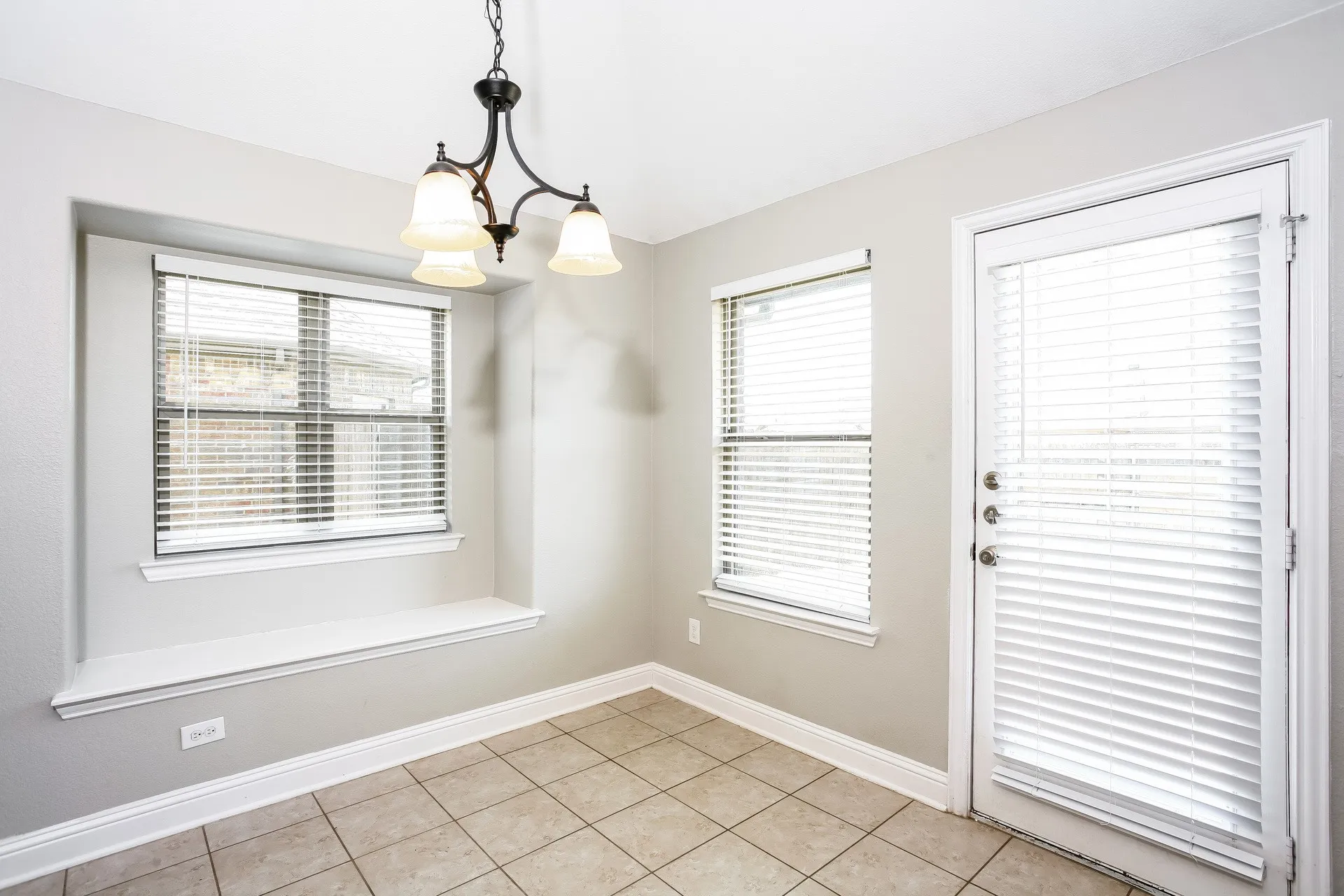 Single Family Residence For Rent in Collin County , 1108 Colonial Drive, Royse City, Texas 75189, 3 Bedroom, 2 Bathroom, 2 Garage spaces, 1,826 Sqft, built in 2014, mls#21370133, Real Estate Agent in Royse City, Homes For Rent in Collin county, Homes For Rent in Royse City, Realtor in Royse City Texas, Real Estate Brokerage Independent Realty Texas, Luminita Cordes Realtor