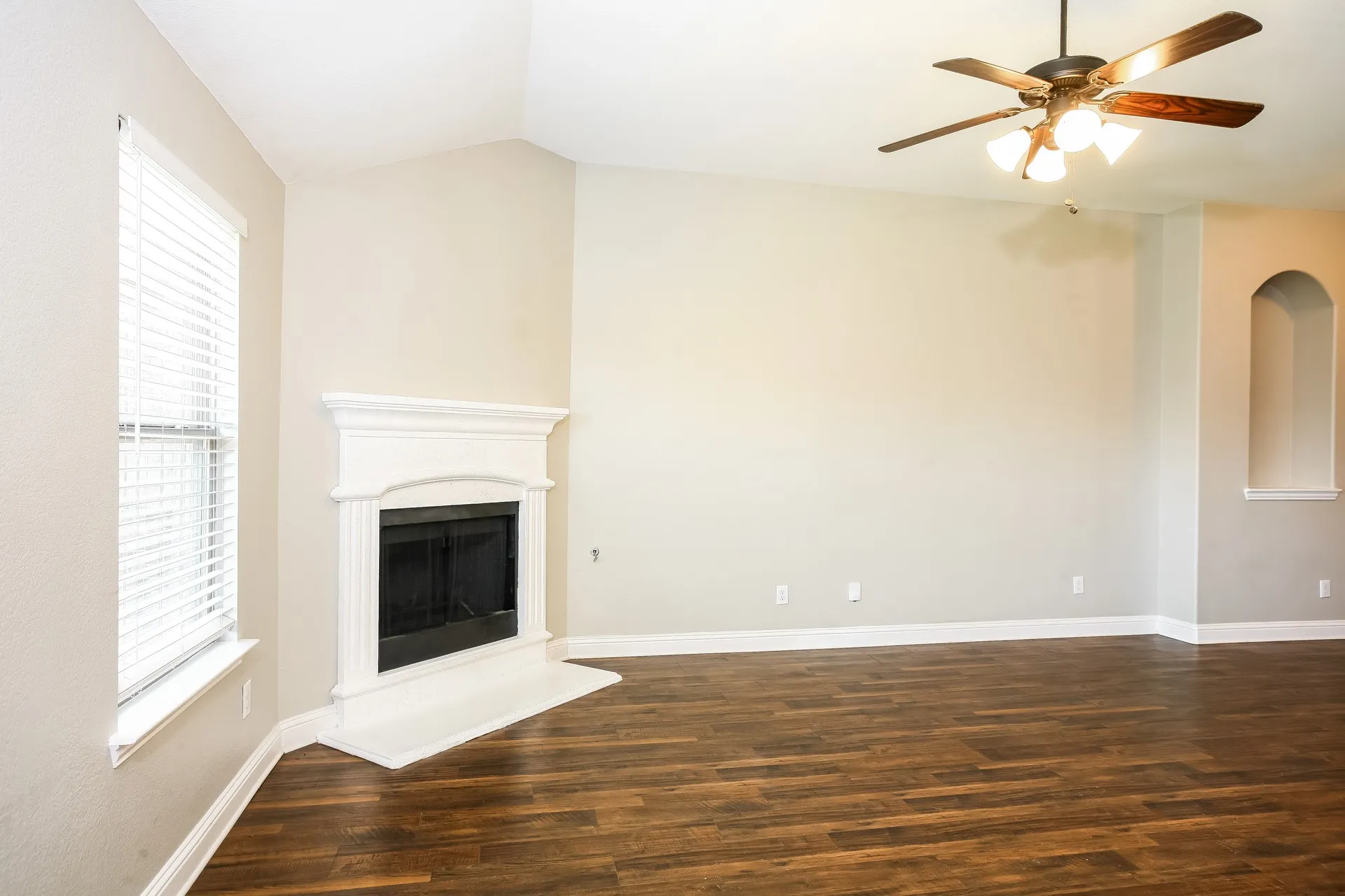 Single Family Residence For Rent in Collin County , 1108 Colonial Drive, Royse City, Texas 75189, 3 Bedroom, 2 Bathroom, 2 Garage spaces, 1,826 Sqft, built in 2014, mls#21370133, Real Estate Agent in Royse City, Homes For Rent in Collin county, Homes For Rent in Royse City, Realtor in Royse City Texas, Real Estate Brokerage Independent Realty Texas, Luminita Cordes Realtor