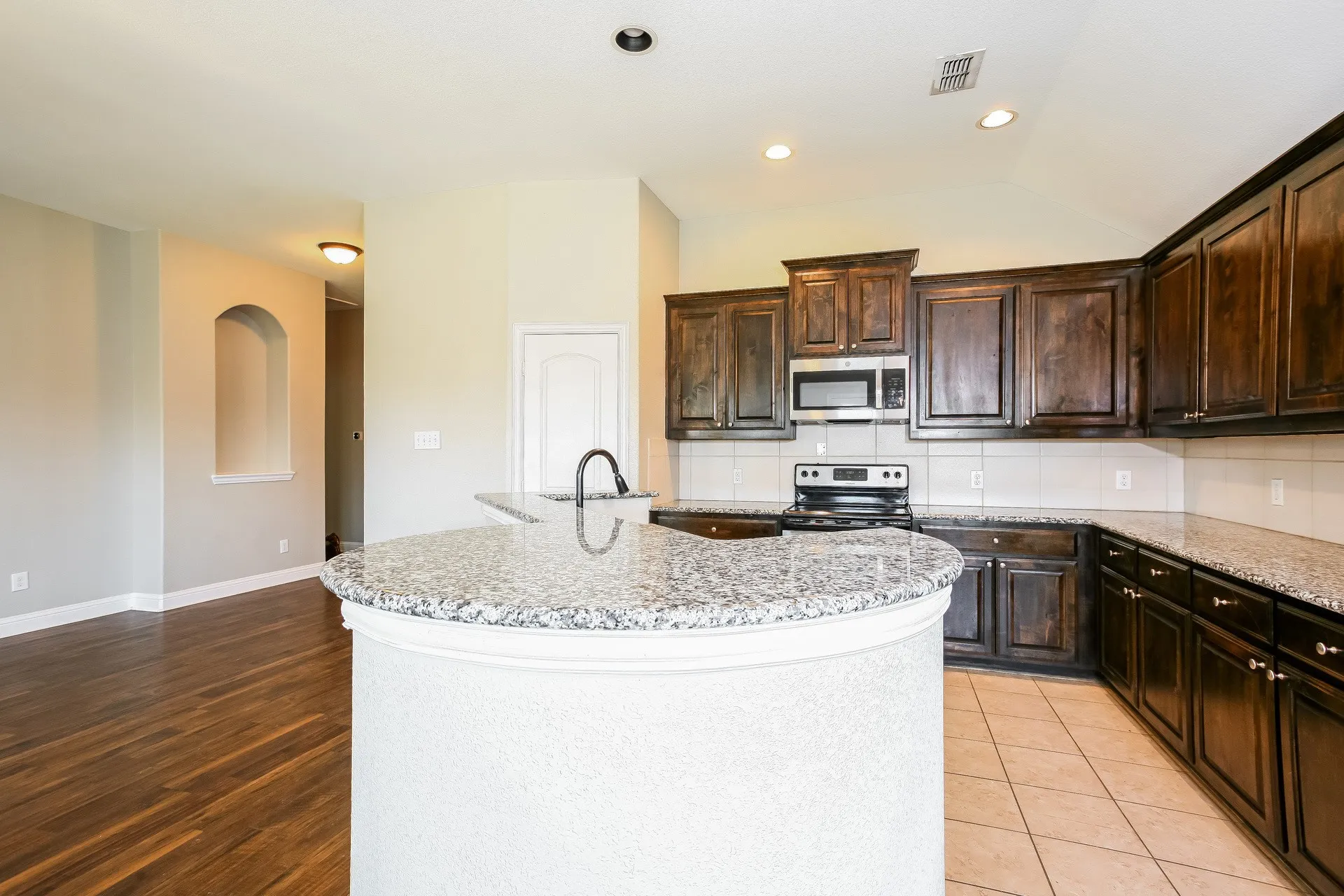 Single Family Residence For Rent in Collin County , 1108 Colonial Drive, Royse City, Texas 75189, 3 Bedroom, 2 Bathroom, 2 Garage spaces, 1,826 Sqft, built in 2014, mls#21370133, Real Estate Agent in Royse City, Homes For Rent in Collin county, Homes For Rent in Royse City, Realtor in Royse City Texas, Real Estate Brokerage Independent Realty Texas, Luminita Cordes Realtor