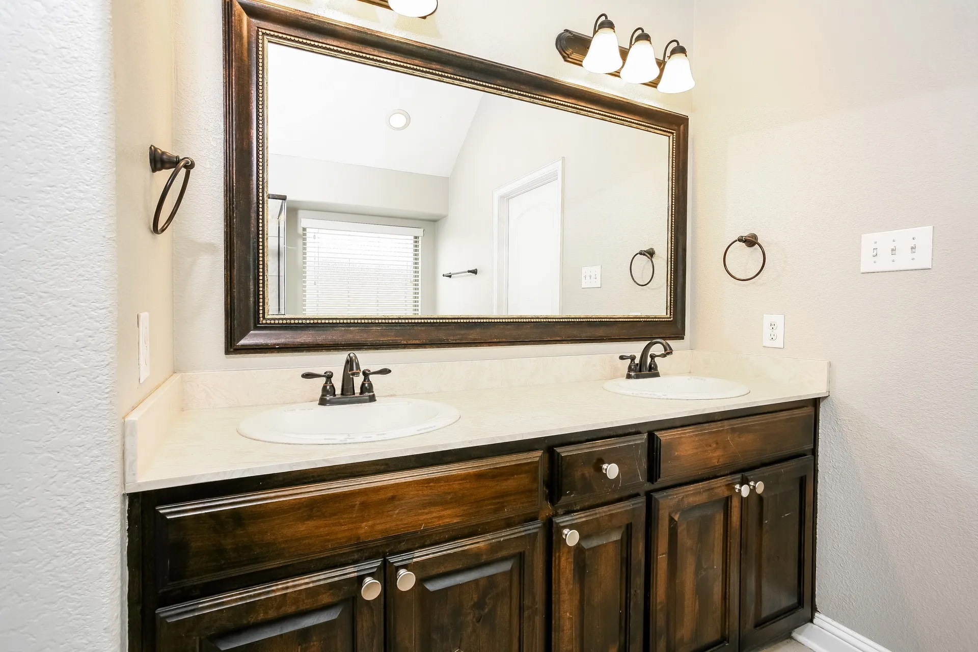 Single Family Residence For Rent in Collin County , 1108 Colonial Drive, Royse City, Texas 75189, 3 Bedroom, 2 Bathroom, 2 Garage spaces, 1,826 Sqft, built in 2014, mls#21370133, Real Estate Agent in Royse City, Homes For Rent in Collin county, Homes For Rent in Royse City, Realtor in Royse City Texas, Real Estate Brokerage Independent Realty Texas, Luminita Cordes Realtor