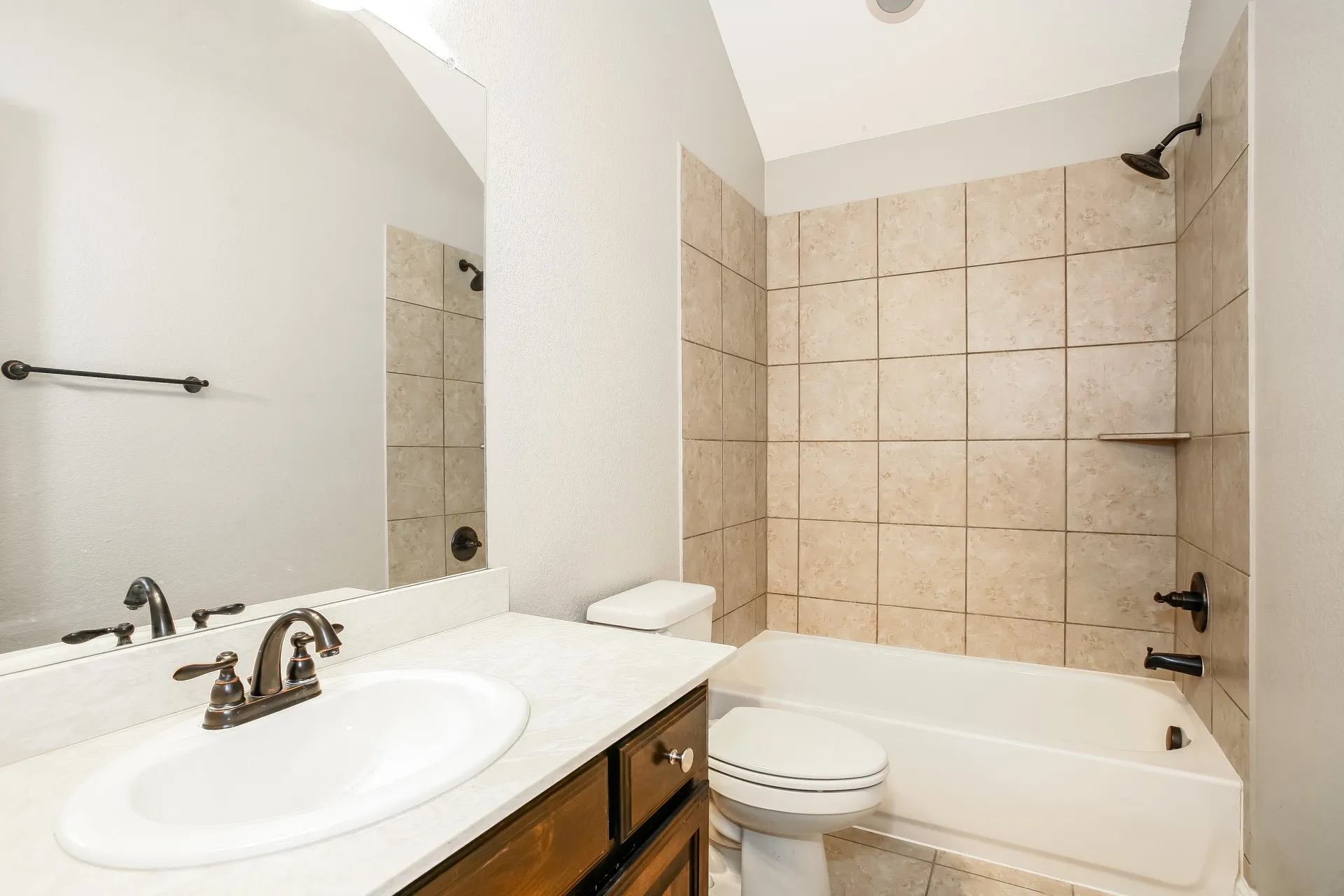 Single Family Residence For Rent in Collin County , 1108 Colonial Drive, Royse City, Texas 75189, 3 Bedroom, 2 Bathroom, 2 Garage spaces, 1,826 Sqft, built in 2014, mls#21370133, Real Estate Agent in Royse City, Homes For Rent in Collin county, Homes For Rent in Royse City, Realtor in Royse City Texas, Real Estate Brokerage Independent Realty Texas, Luminita Cordes Realtor