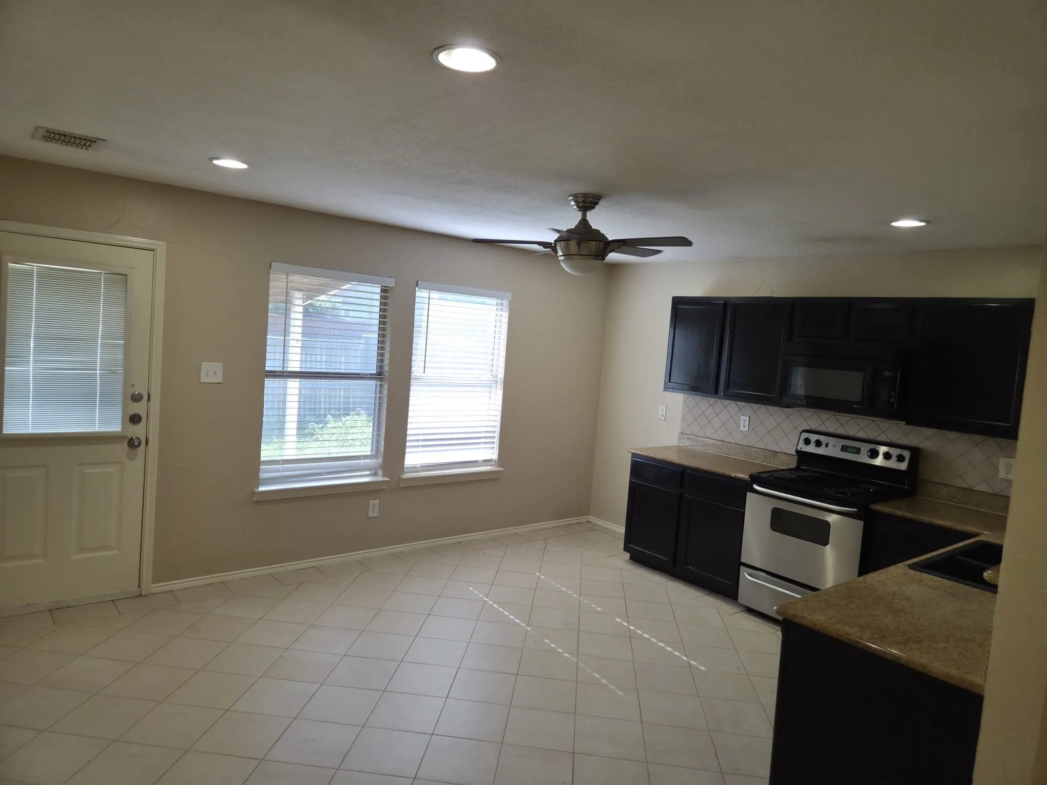 Single Family Residence For Rent in Tarrant County , 8704 Hunters Creek Drive, Fort Worth, Texas 76123, 3 Bedroom, 2 Bathroom, 1 Garage spaces, 1,665 Sqft, built in 2001, mls#21369458, Real Estate Agent in Fort Worth, Homes For Rent in Tarrant county, Homes For Rent in Fort Worth, Realtor in Fort Worth Texas, Real Estate Brokerage Independent Realty Texas, Luminita Cordes Realtor