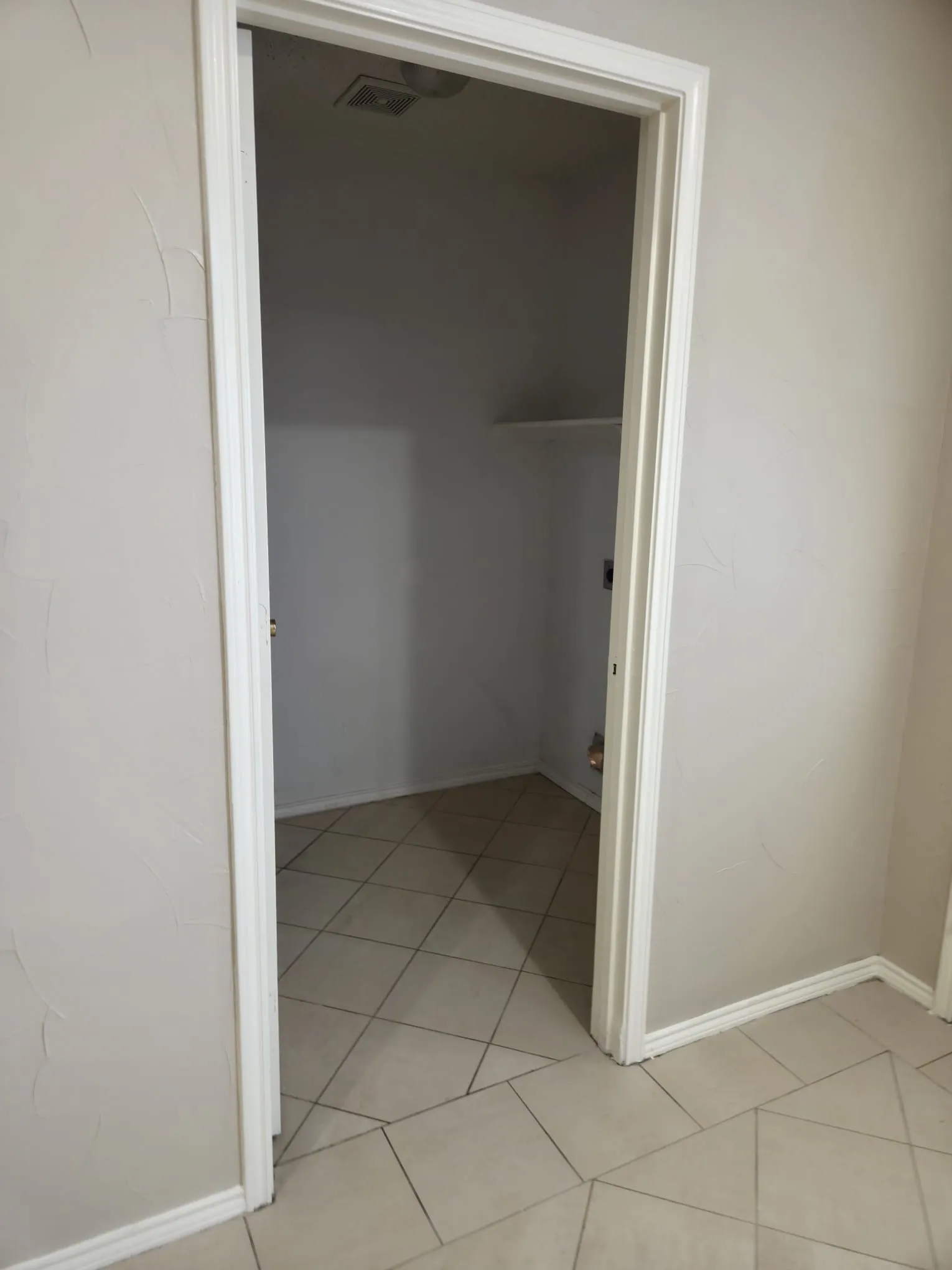 Single Family Residence For Rent in Tarrant County , 8704 Hunters Creek Drive, Fort Worth, Texas 76123, 3 Bedroom, 2 Bathroom, 1 Garage spaces, 1,665 Sqft, built in 2001, mls#21369458, Real Estate Agent in Fort Worth, Homes For Rent in Tarrant county, Homes For Rent in Fort Worth, Realtor in Fort Worth Texas, Real Estate Brokerage Independent Realty Texas, Luminita Cordes Realtor