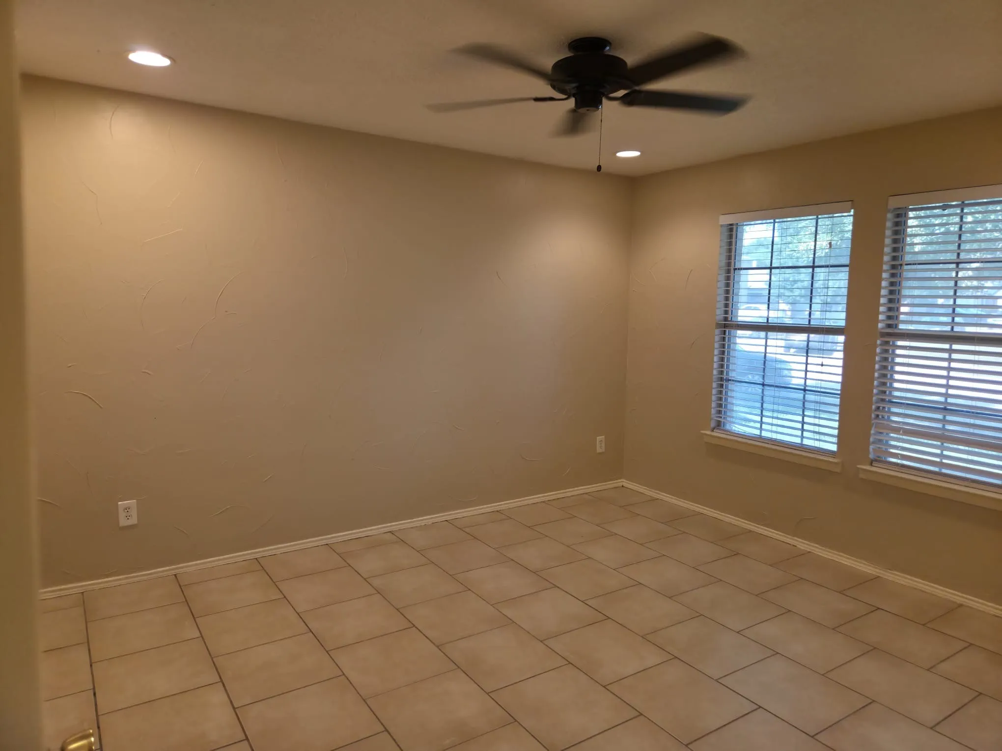 Single Family Residence For Rent in Tarrant County , 8704 Hunters Creek Drive, Fort Worth, Texas 76123, 3 Bedroom, 2 Bathroom, 1 Garage spaces, 1,665 Sqft, built in 2001, mls#21369458, Real Estate Agent in Fort Worth, Homes For Rent in Tarrant county, Homes For Rent in Fort Worth, Realtor in Fort Worth Texas, Real Estate Brokerage Independent Realty Texas, Luminita Cordes Realtor