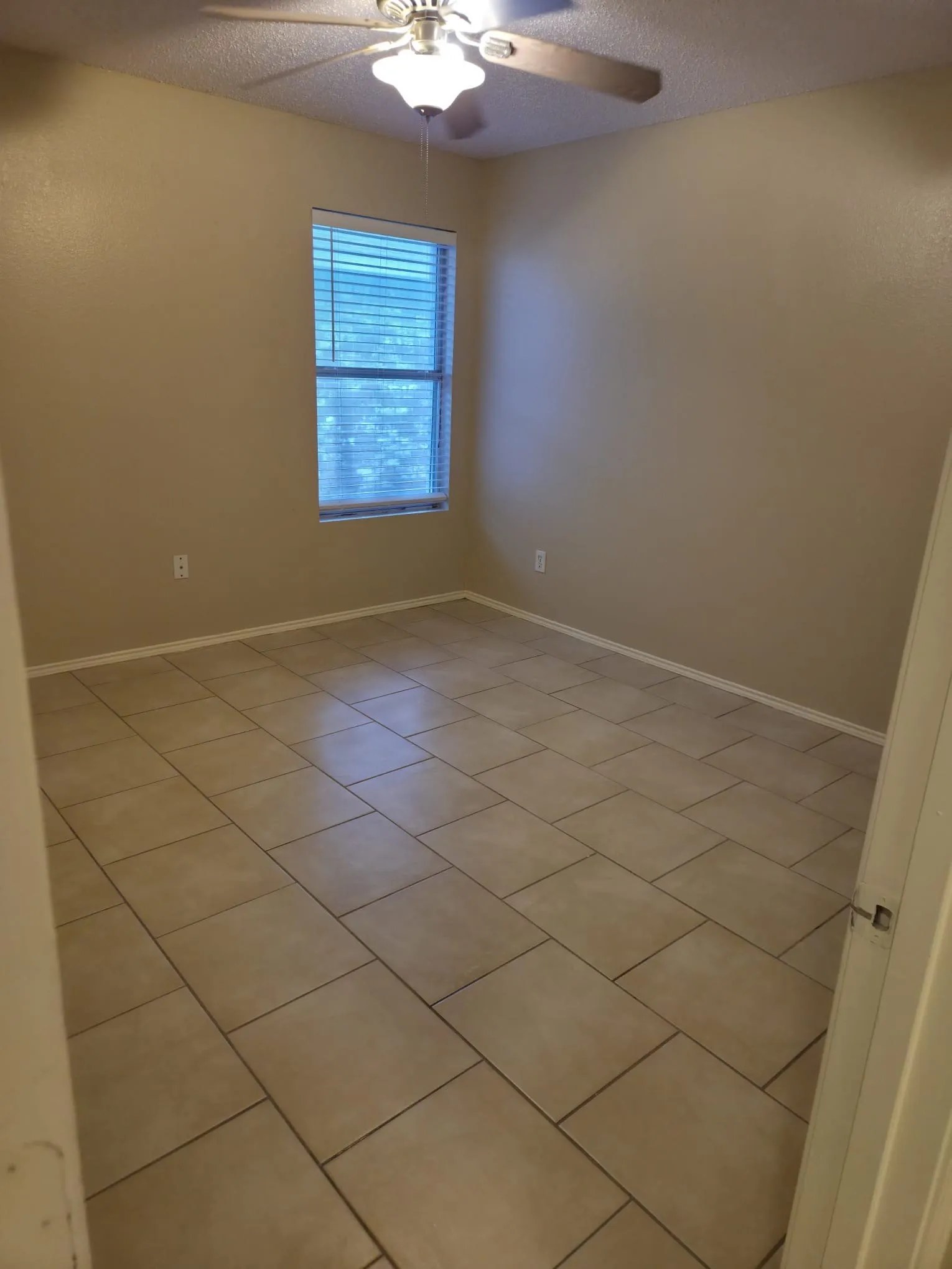 Single Family Residence For Rent in Tarrant County , 8704 Hunters Creek Drive, Fort Worth, Texas 76123, 3 Bedroom, 2 Bathroom, 1 Garage spaces, 1,665 Sqft, built in 2001, mls#21369458, Real Estate Agent in Fort Worth, Homes For Rent in Tarrant county, Homes For Rent in Fort Worth, Realtor in Fort Worth Texas, Real Estate Brokerage Independent Realty Texas, Luminita Cordes Realtor