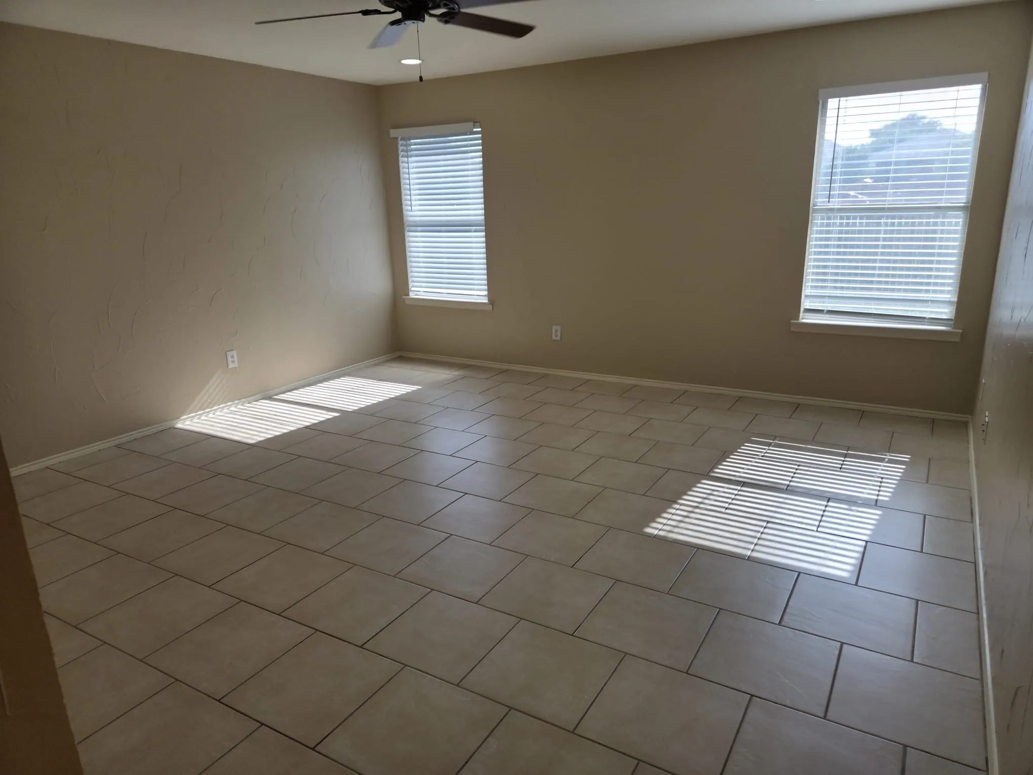 Single Family Residence For Rent in Tarrant County , 8704 Hunters Creek Drive, Fort Worth, Texas 76123, 3 Bedroom, 2 Bathroom, 1 Garage spaces, 1,665 Sqft, built in 2001, mls#21369458, Real Estate Agent in Fort Worth, Homes For Rent in Tarrant county, Homes For Rent in Fort Worth, Realtor in Fort Worth Texas, Real Estate Brokerage Independent Realty Texas, Luminita Cordes Realtor