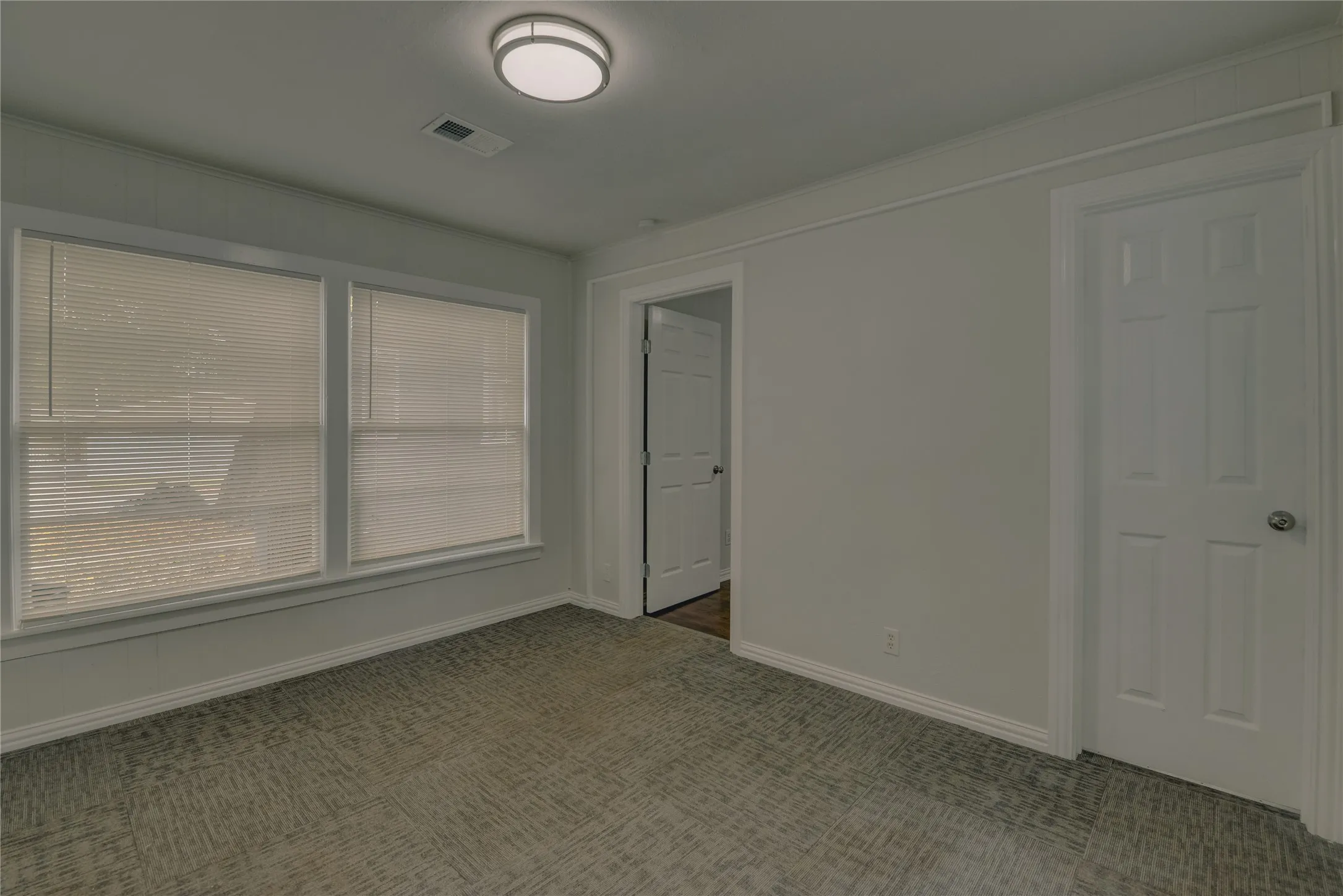 Single Family Residence For Rent in Tarrant County , 1100 Wade Hampton Street, Benbrook, Texas 76126, 2 Bedroom, 2 Bathroom, 1 Garage spaces, 1,560 Sqft, built in 1950, mls#21370144, Real Estate Agent in Benbrook, Homes For Rent in Tarrant county, Homes For Rent in Benbrook, Realtor in Benbrook Texas, Real Estate Brokerage Independent Realty Texas, Luminita Cordes Realtor