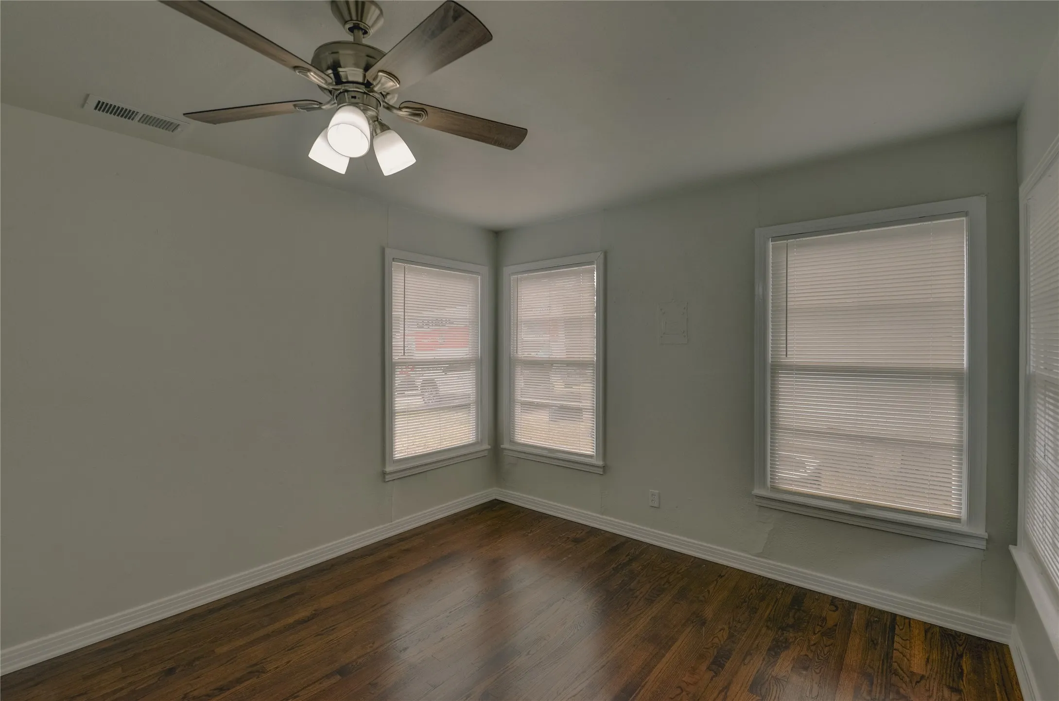 Single Family Residence For Rent in Tarrant County , 1100 Wade Hampton Street, Benbrook, Texas 76126, 2 Bedroom, 2 Bathroom, 1 Garage spaces, 1,560 Sqft, built in 1950, mls#21370144, Real Estate Agent in Benbrook, Homes For Rent in Tarrant county, Homes For Rent in Benbrook, Realtor in Benbrook Texas, Real Estate Brokerage Independent Realty Texas, Luminita Cordes Realtor