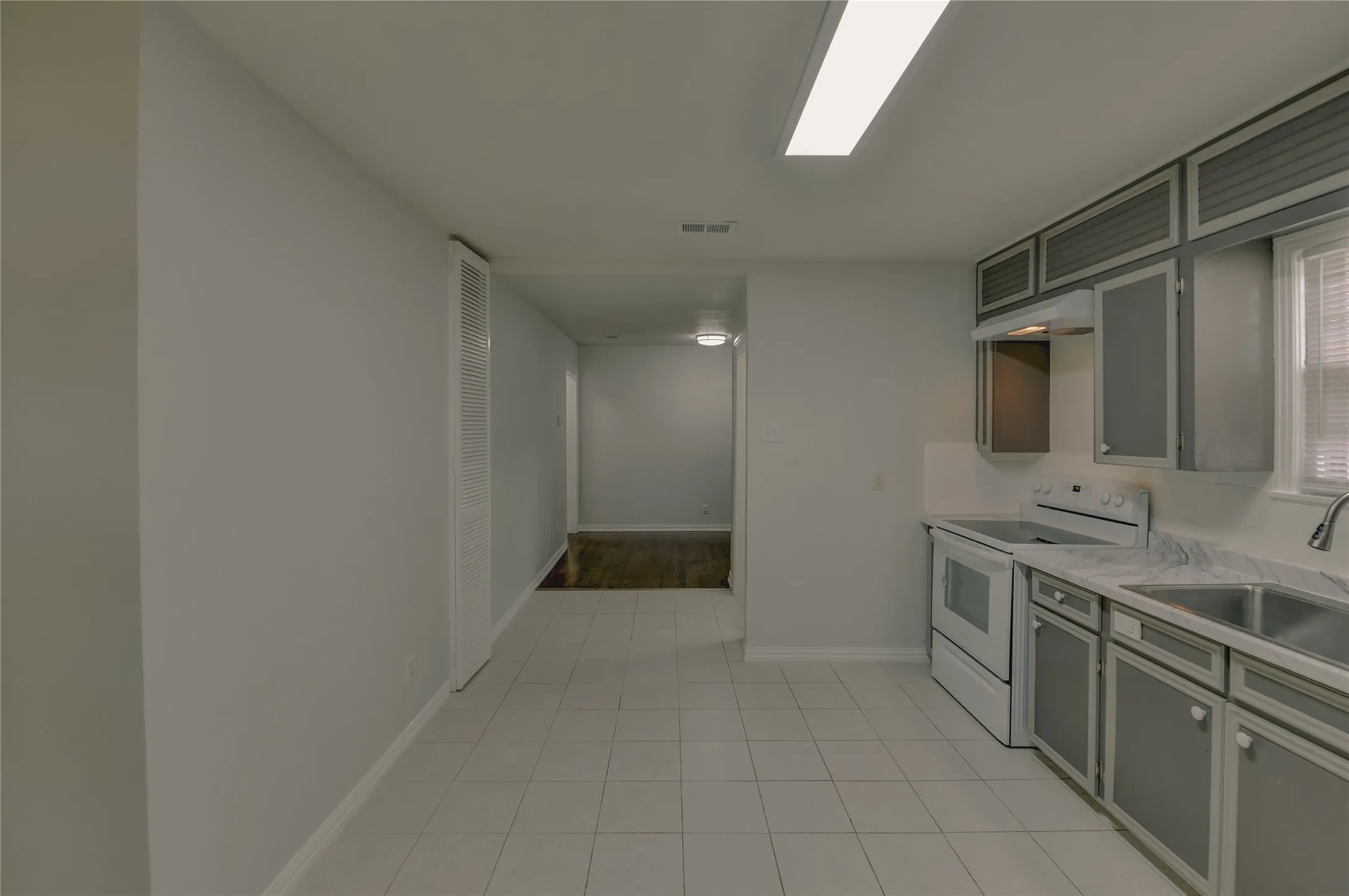 Single Family Residence For Rent in Tarrant County , 1100 Wade Hampton Street, Benbrook, Texas 76126, 2 Bedroom, 2 Bathroom, 1 Garage spaces, 1,560 Sqft, built in 1950, mls#21370144, Real Estate Agent in Benbrook, Homes For Rent in Tarrant county, Homes For Rent in Benbrook, Realtor in Benbrook Texas, Real Estate Brokerage Independent Realty Texas, Luminita Cordes Realtor